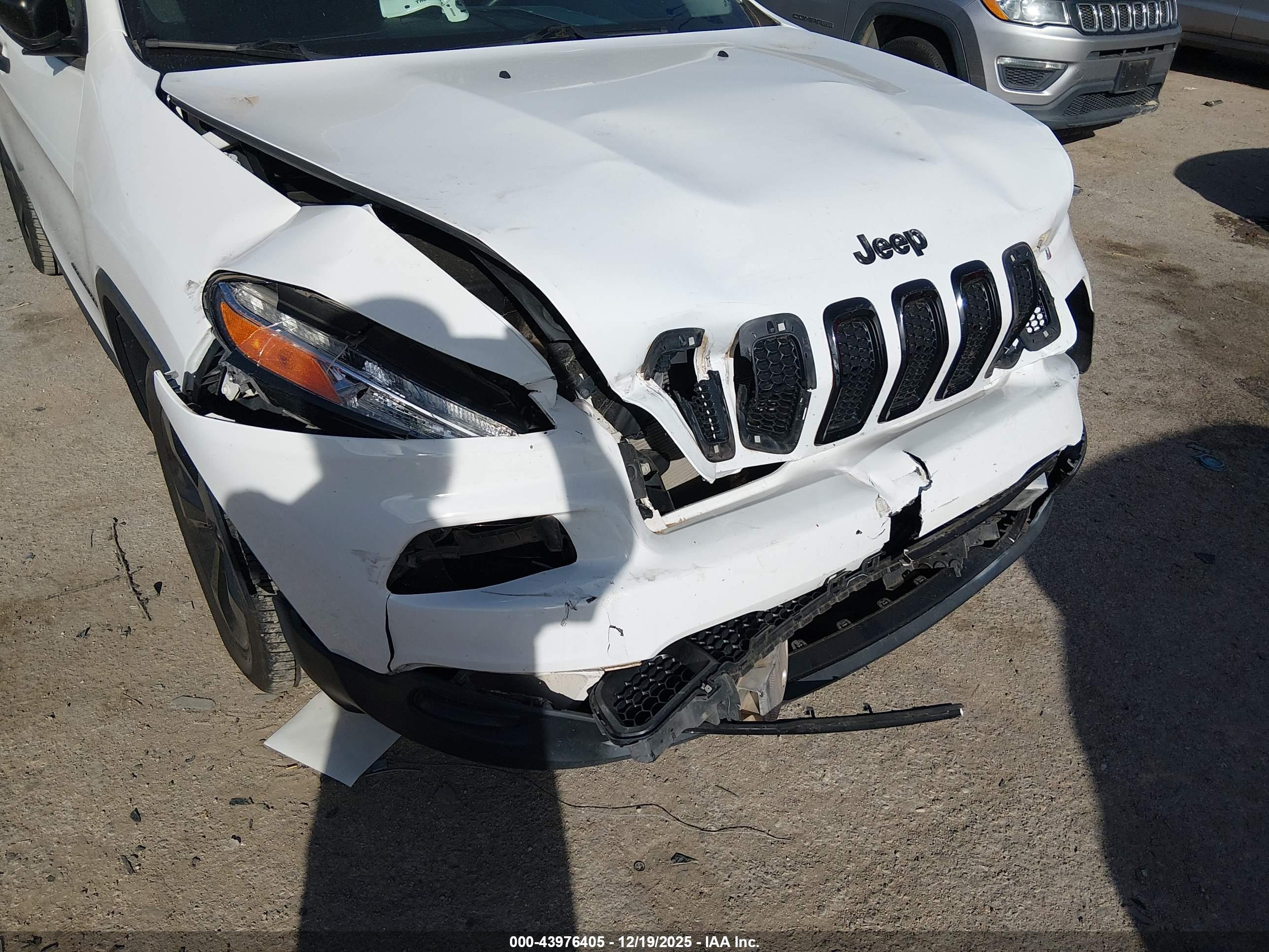 JEEP CHEROKEE image 6