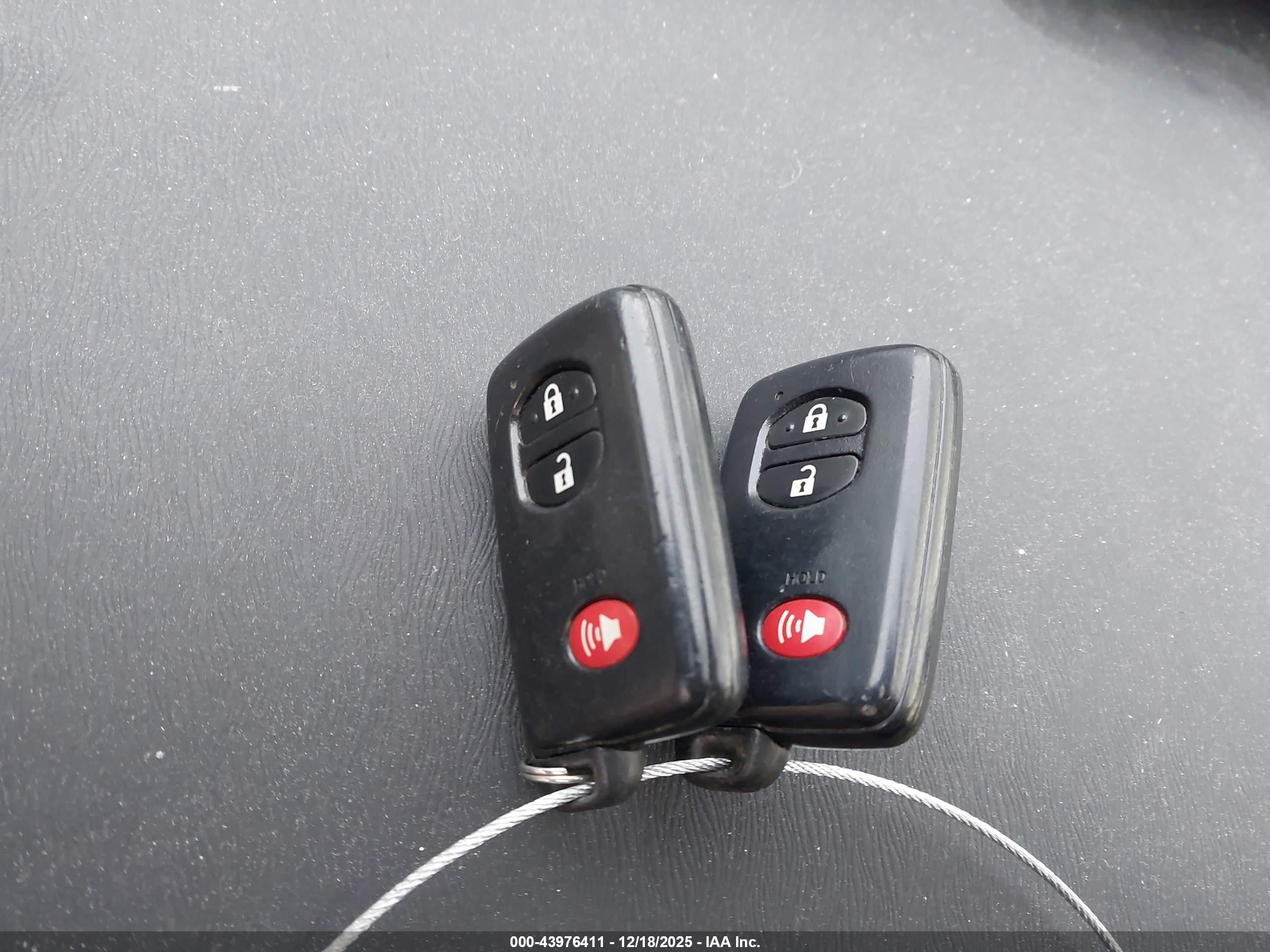 TOYOTA PRIUS image 11