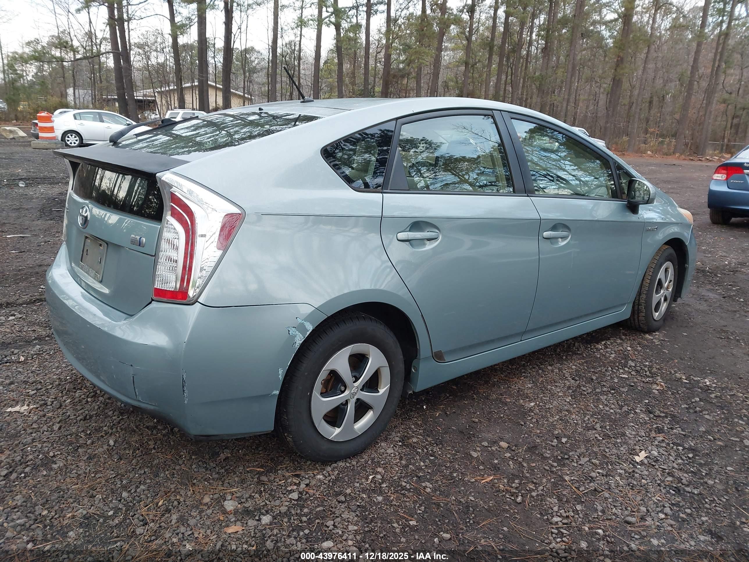 TOYOTA PRIUS image 4