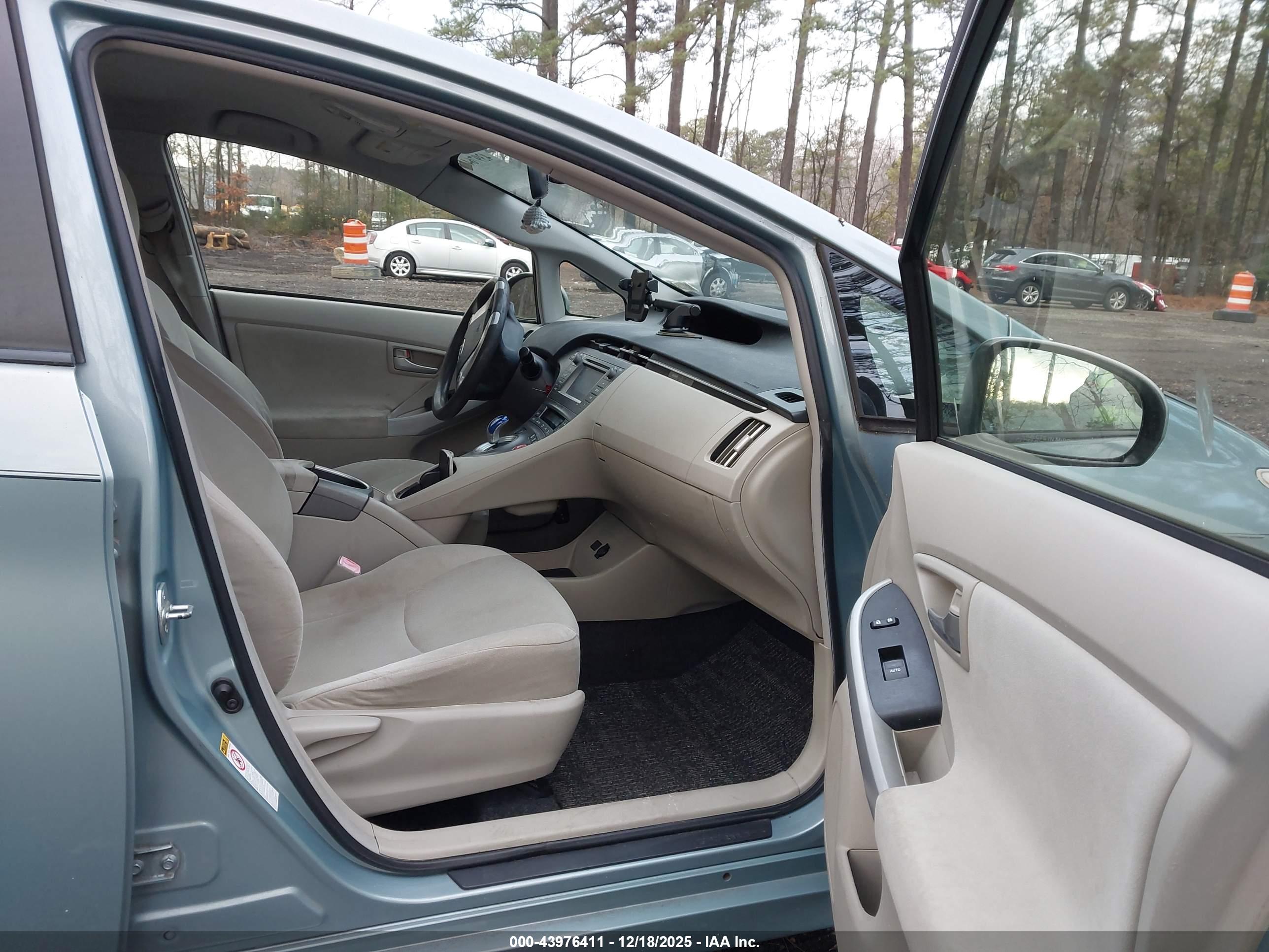 TOYOTA PRIUS image 5