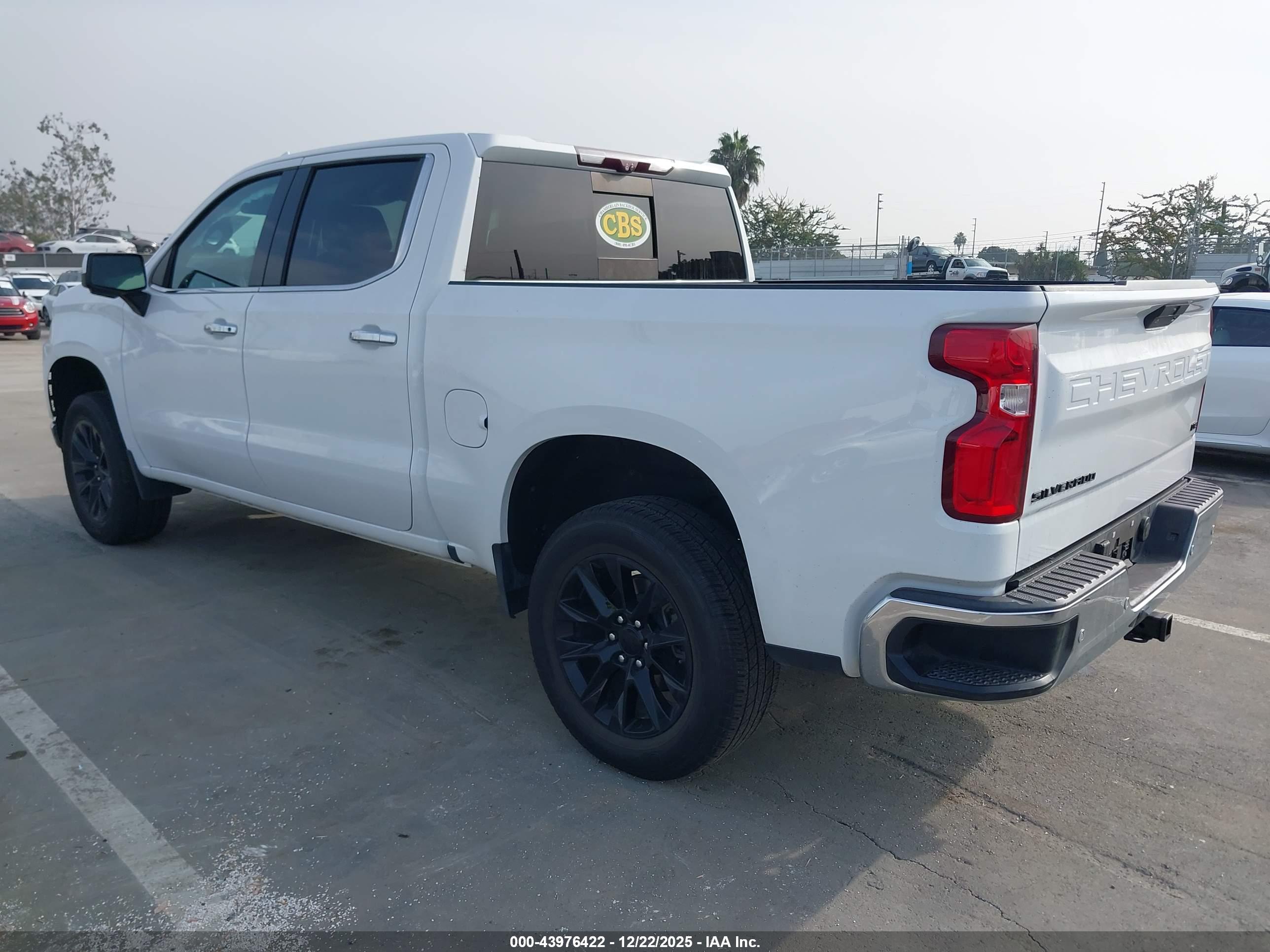 CHEVROLET SILVERADO image 3