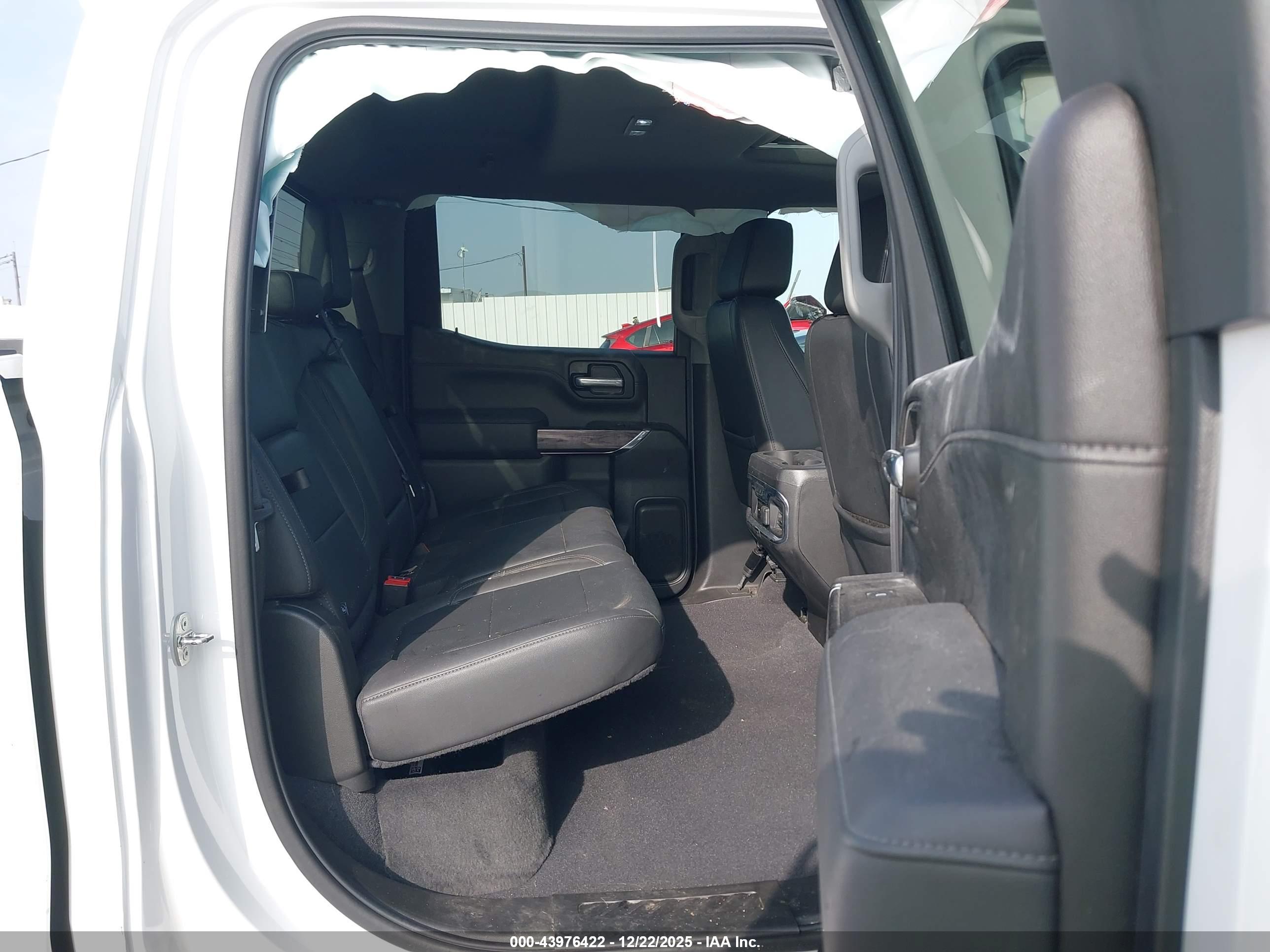 CHEVROLET SILVERADO image 8