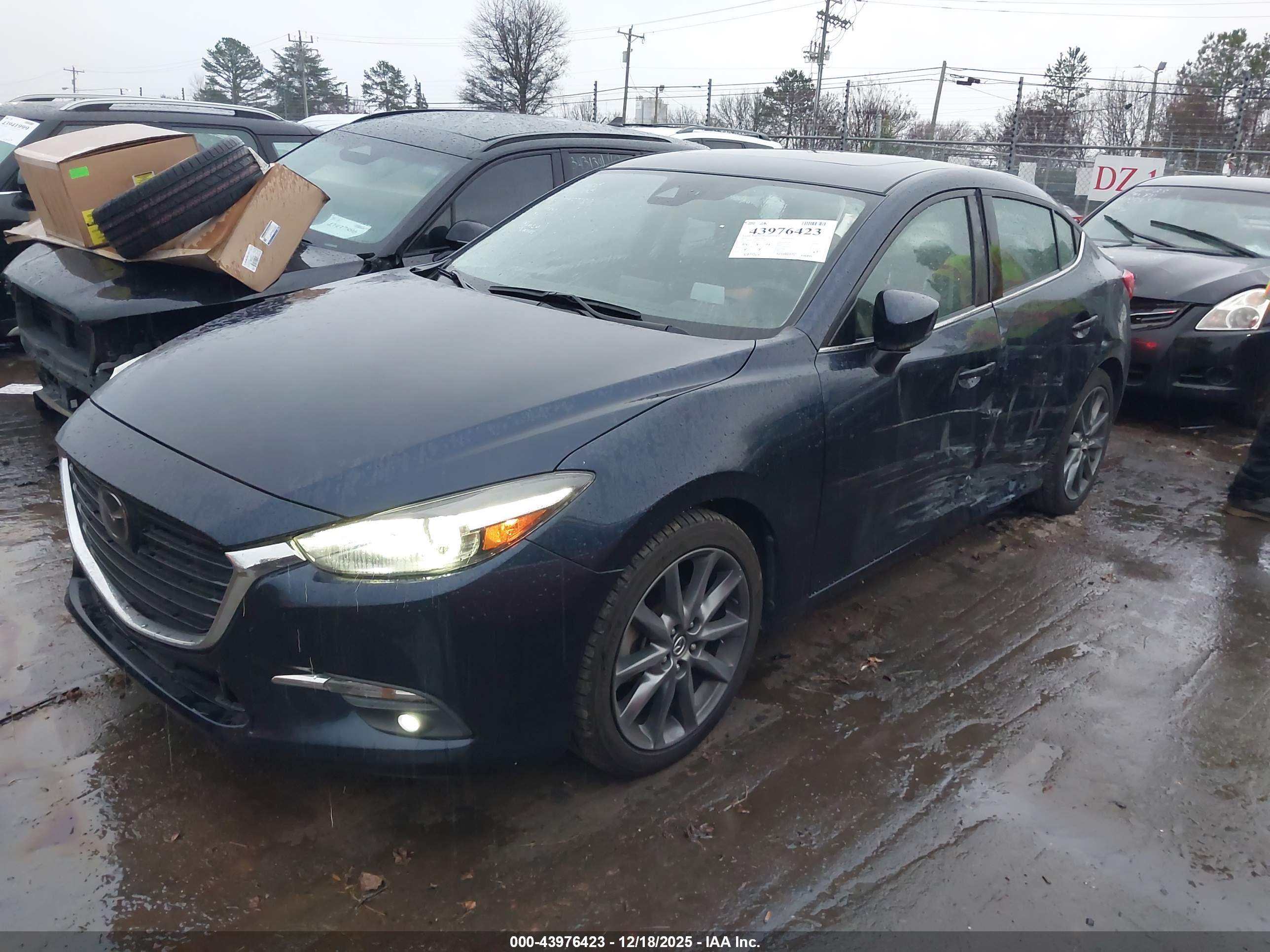 MAZDA MAZDA3 image 2