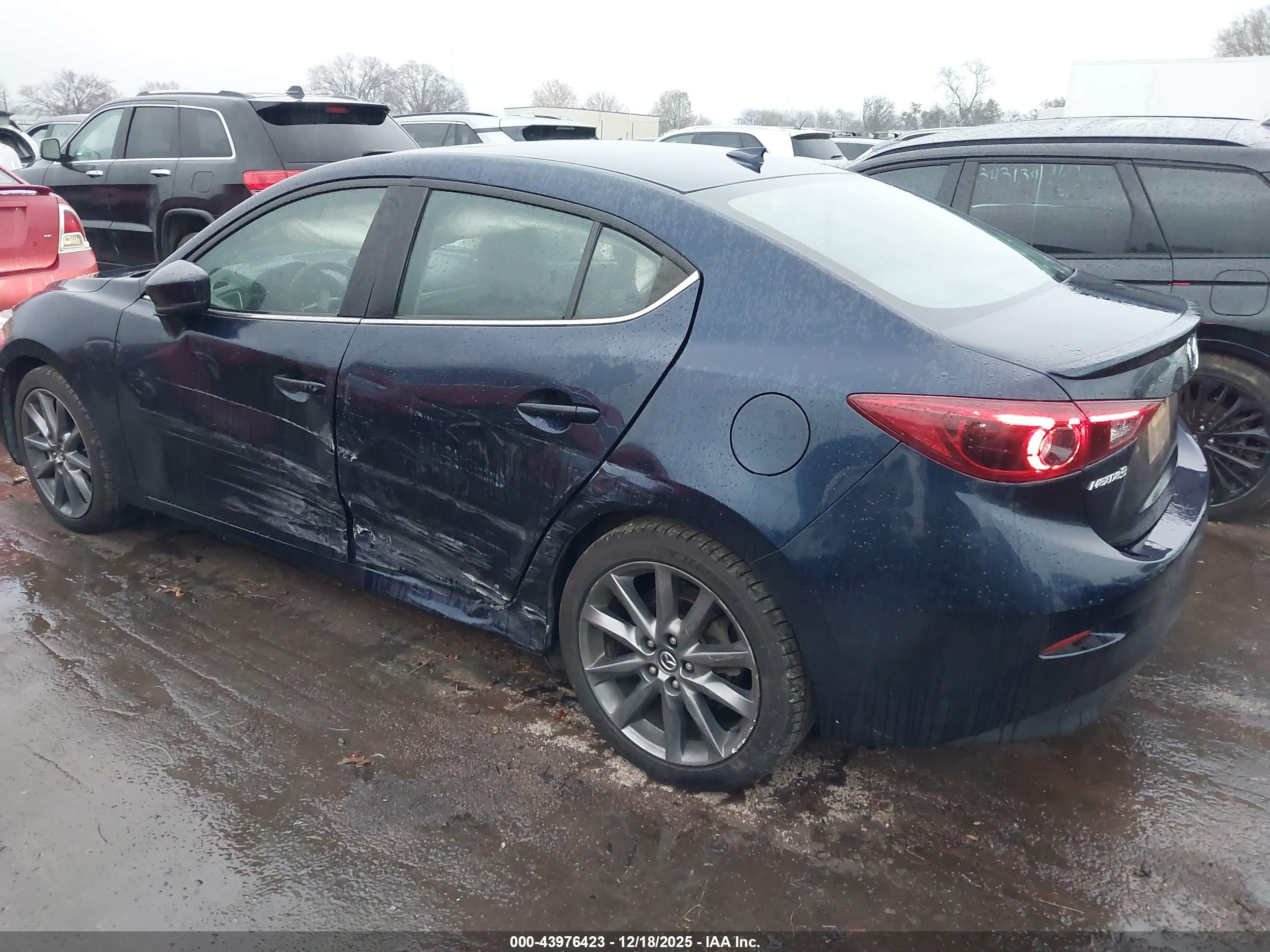 MAZDA MAZDA3 image 3