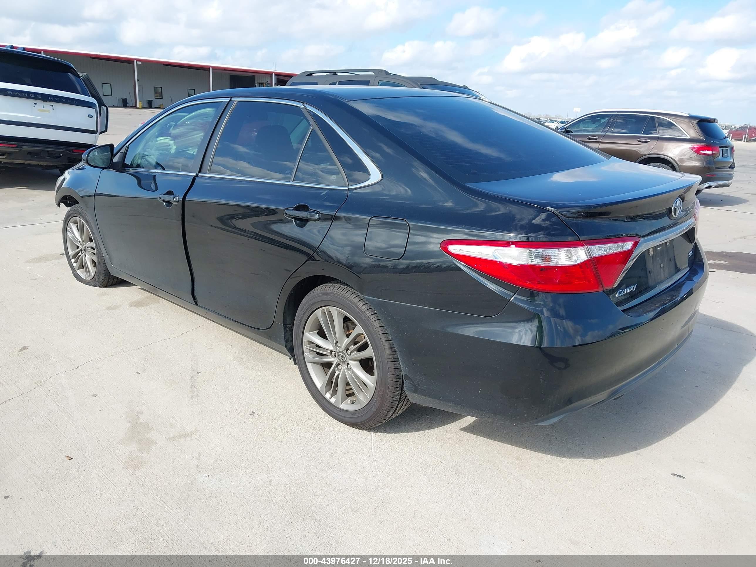 TOYOTA CAMRY image 3