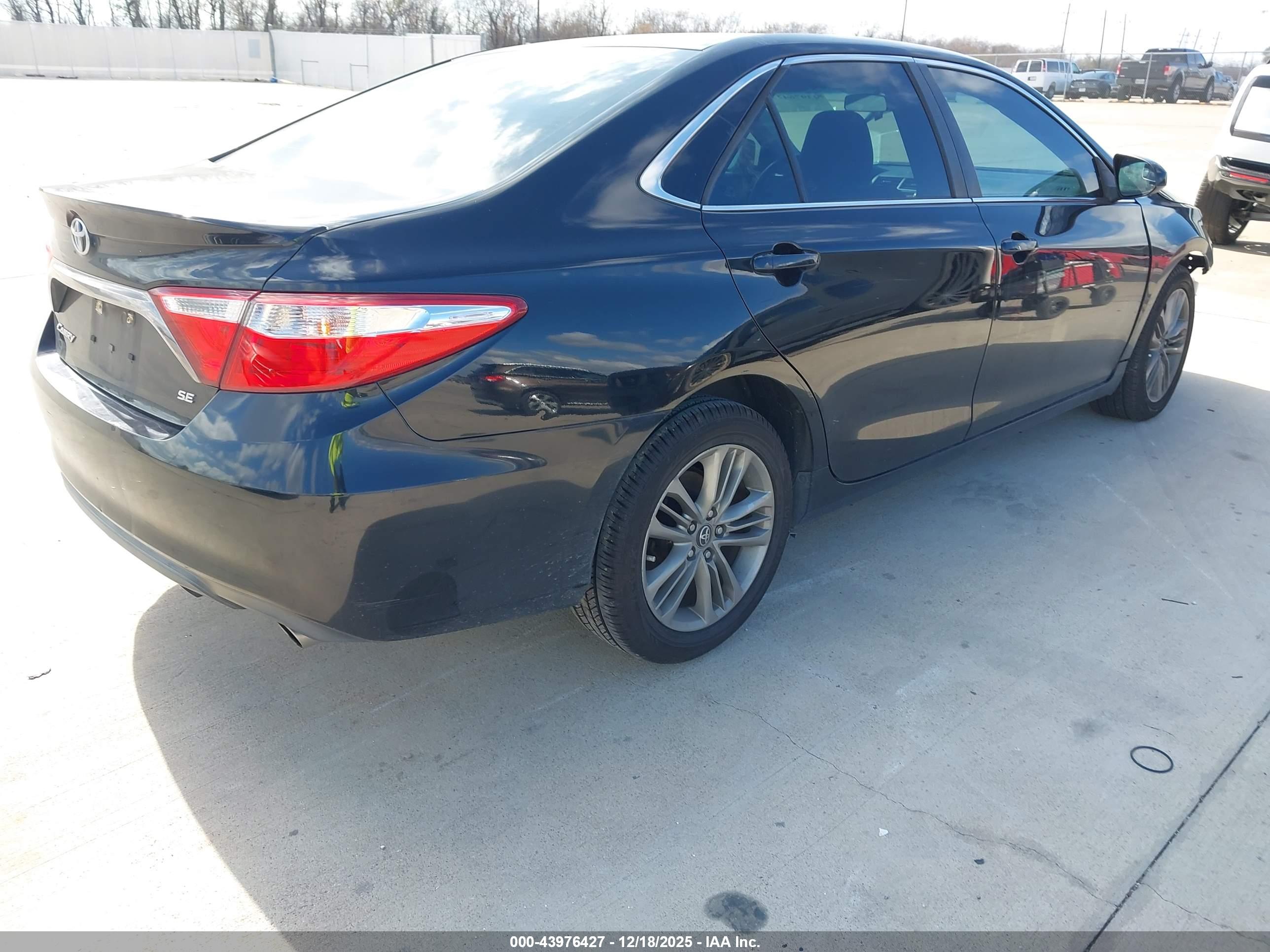 TOYOTA CAMRY image 4