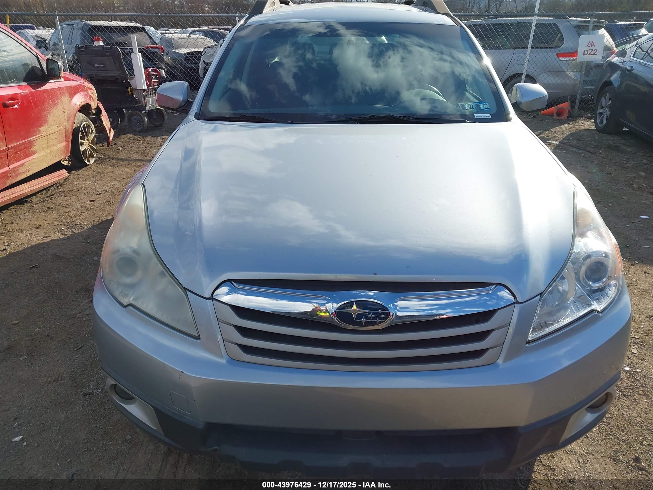 SUBARU OUTBACK image 6