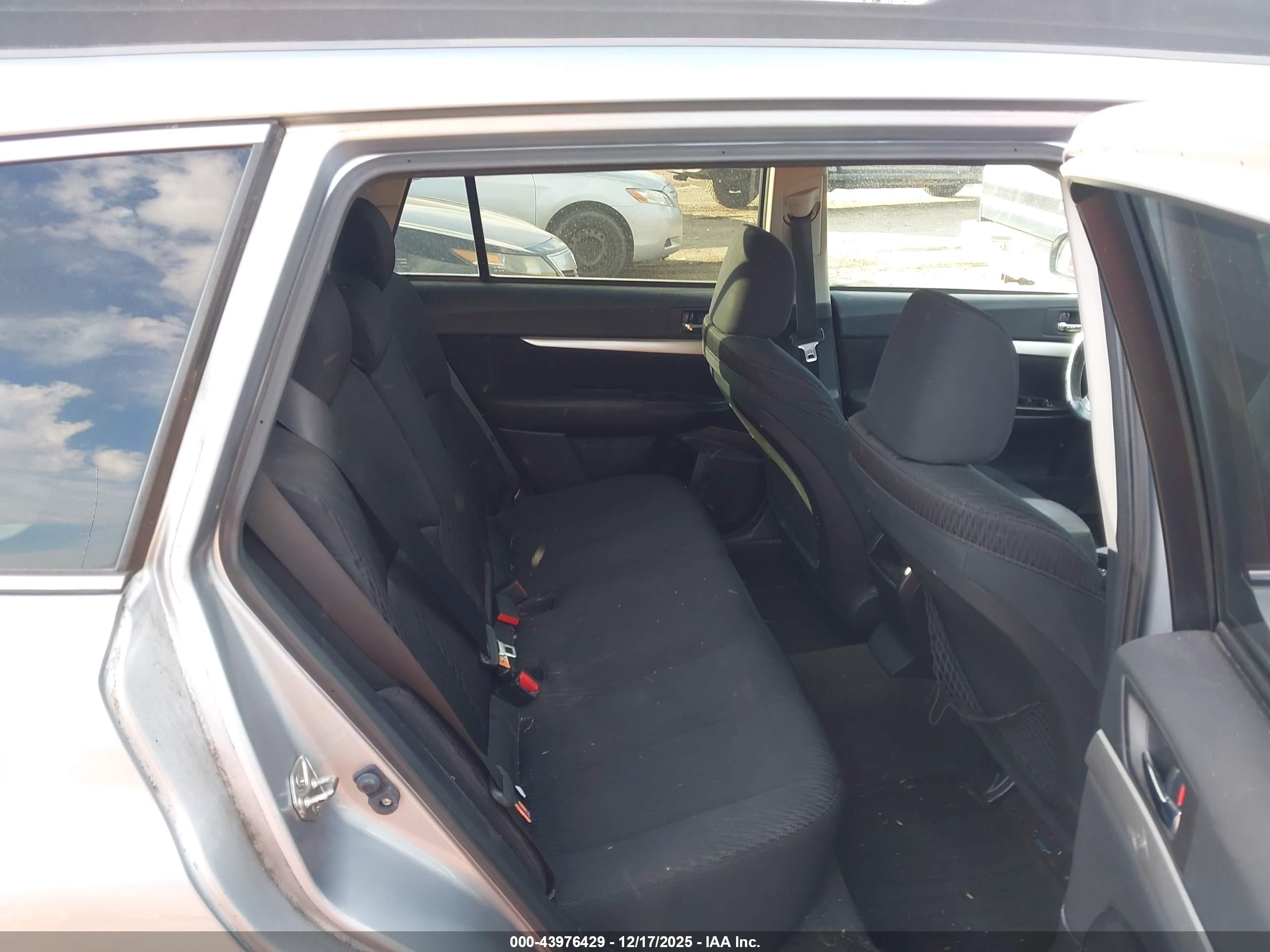SUBARU OUTBACK image 8