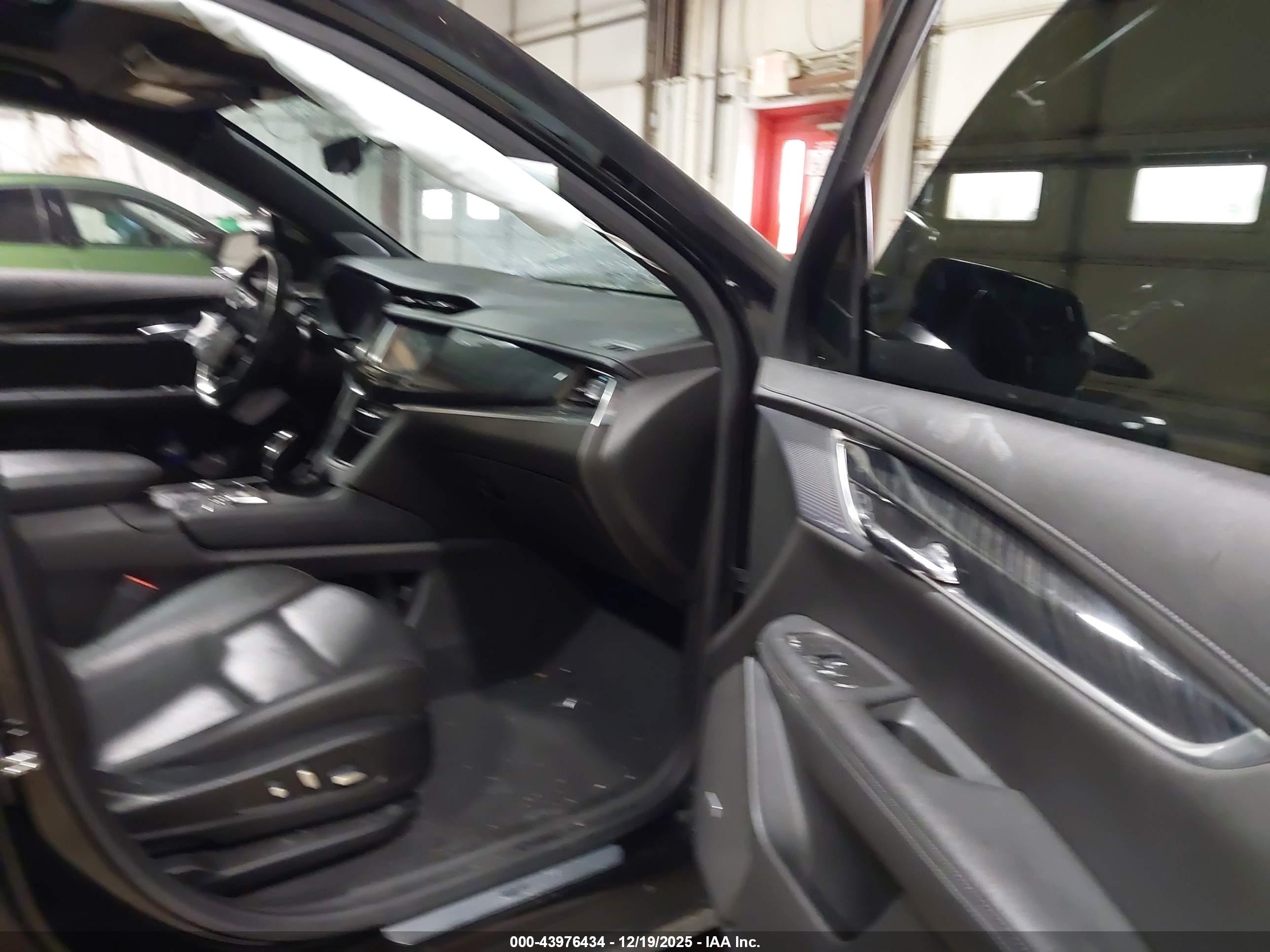 CADILLAC XT6 image 5