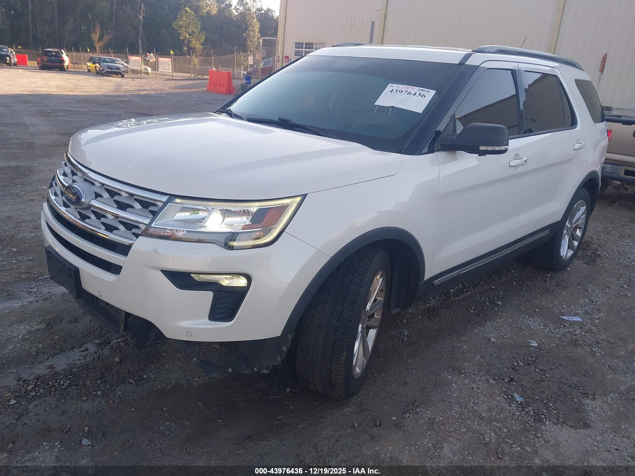 FORD EXPLORER image 2