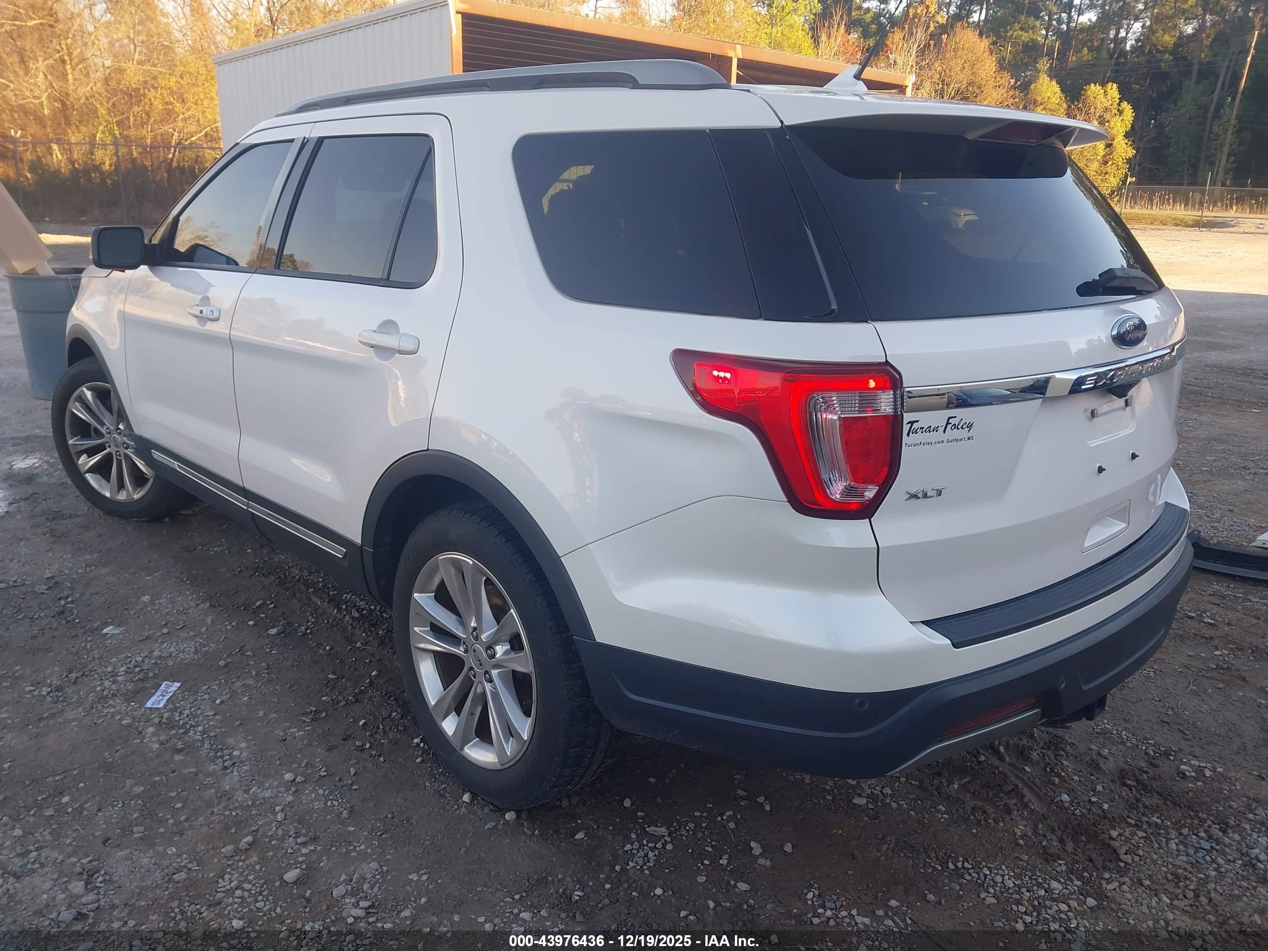 FORD EXPLORER image 3