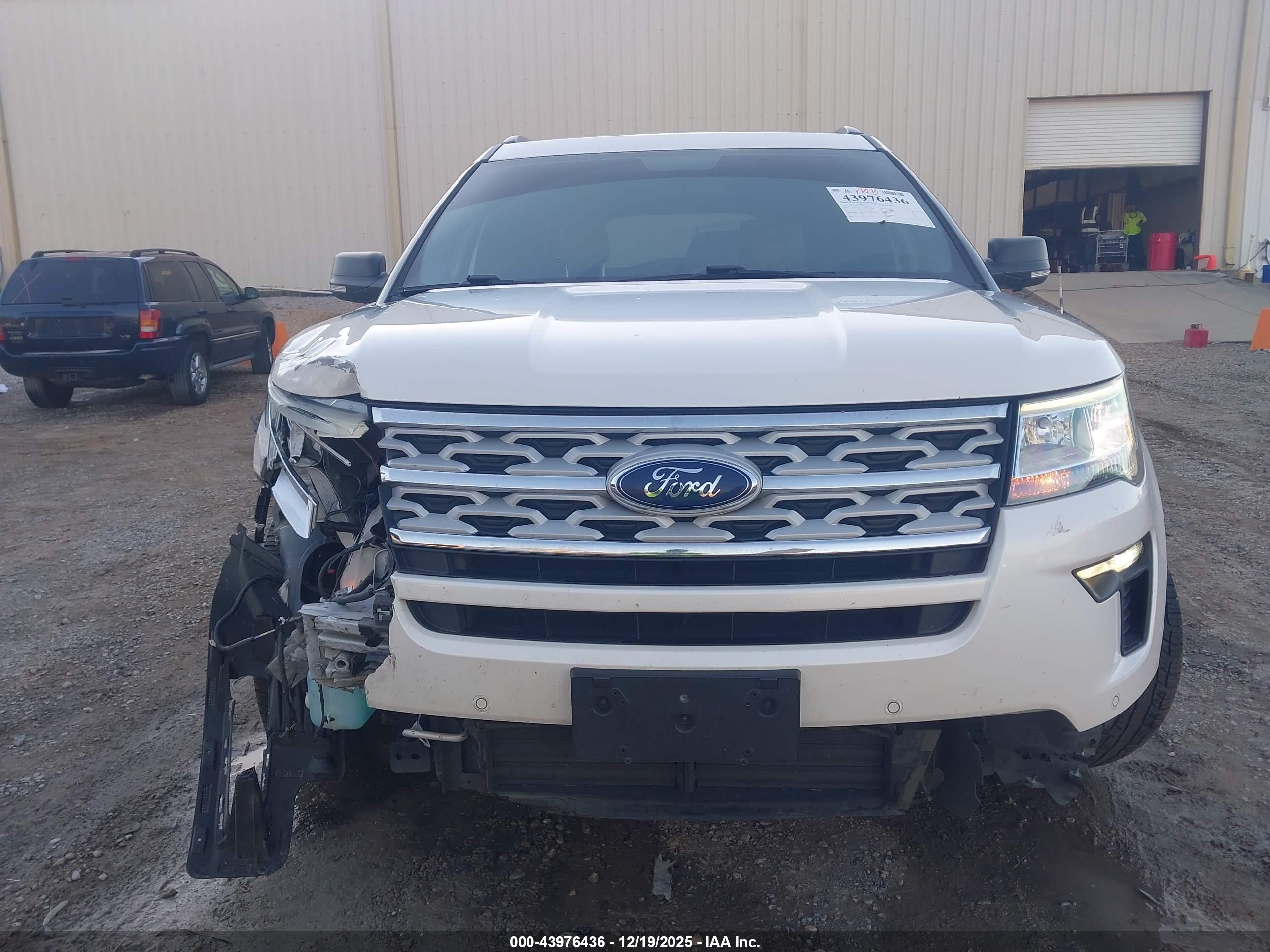 FORD EXPLORER image 6