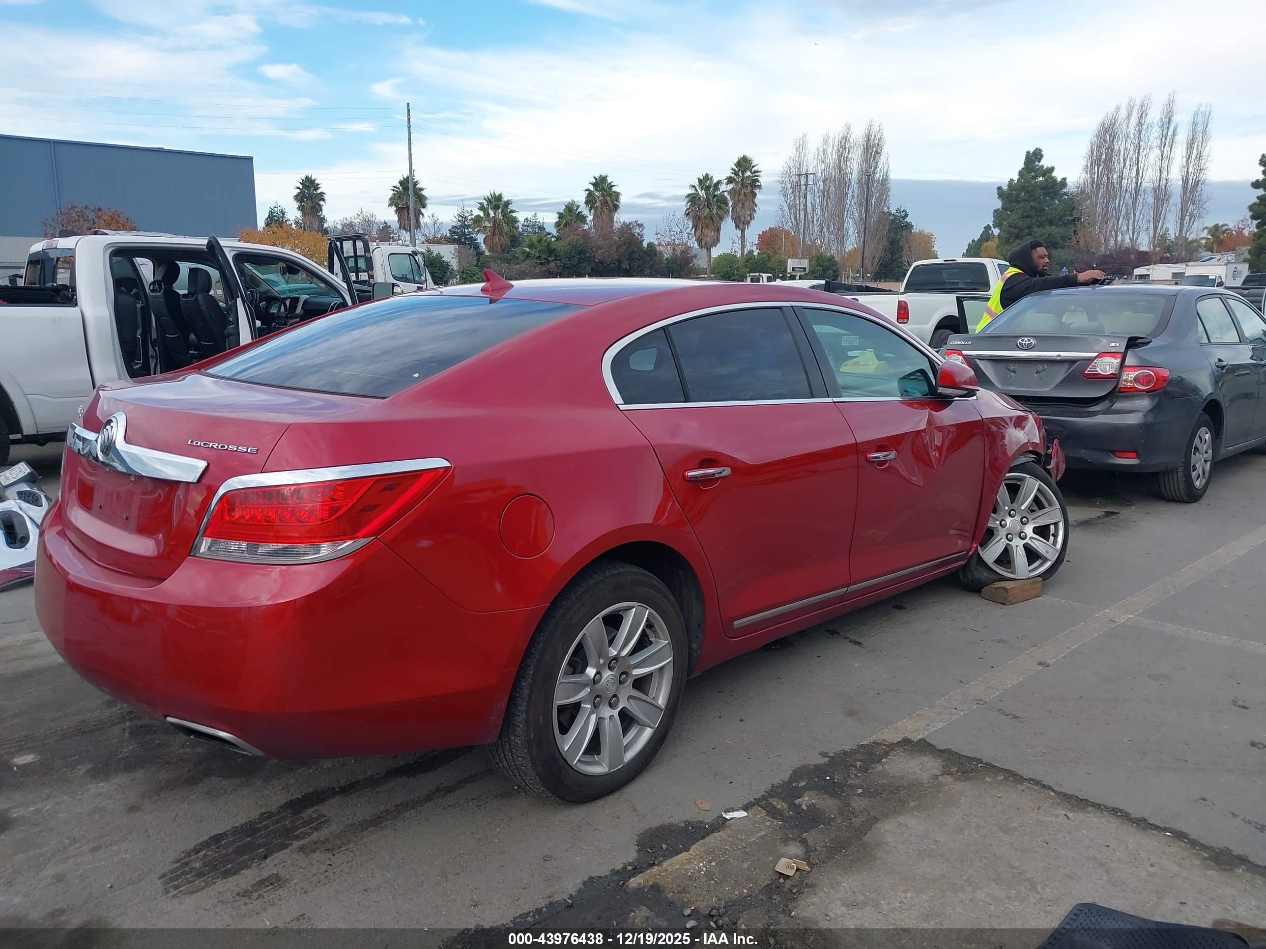 BUICK LACROSSE image 4