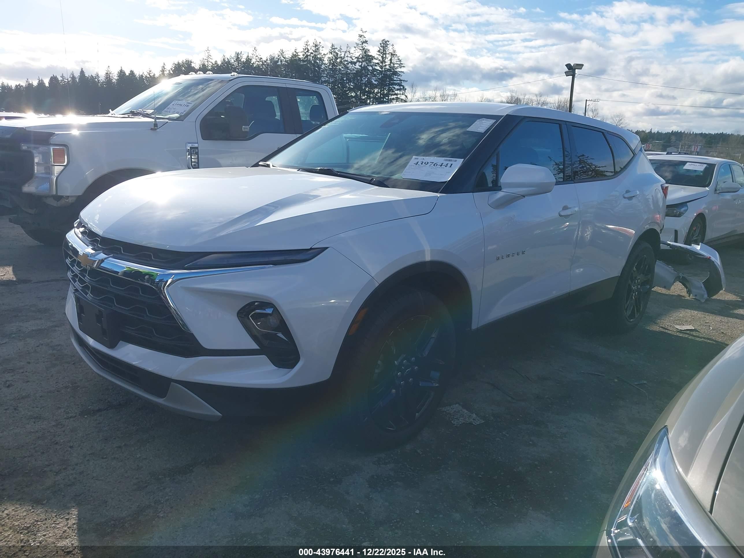 CHEVROLET BLAZER image 2