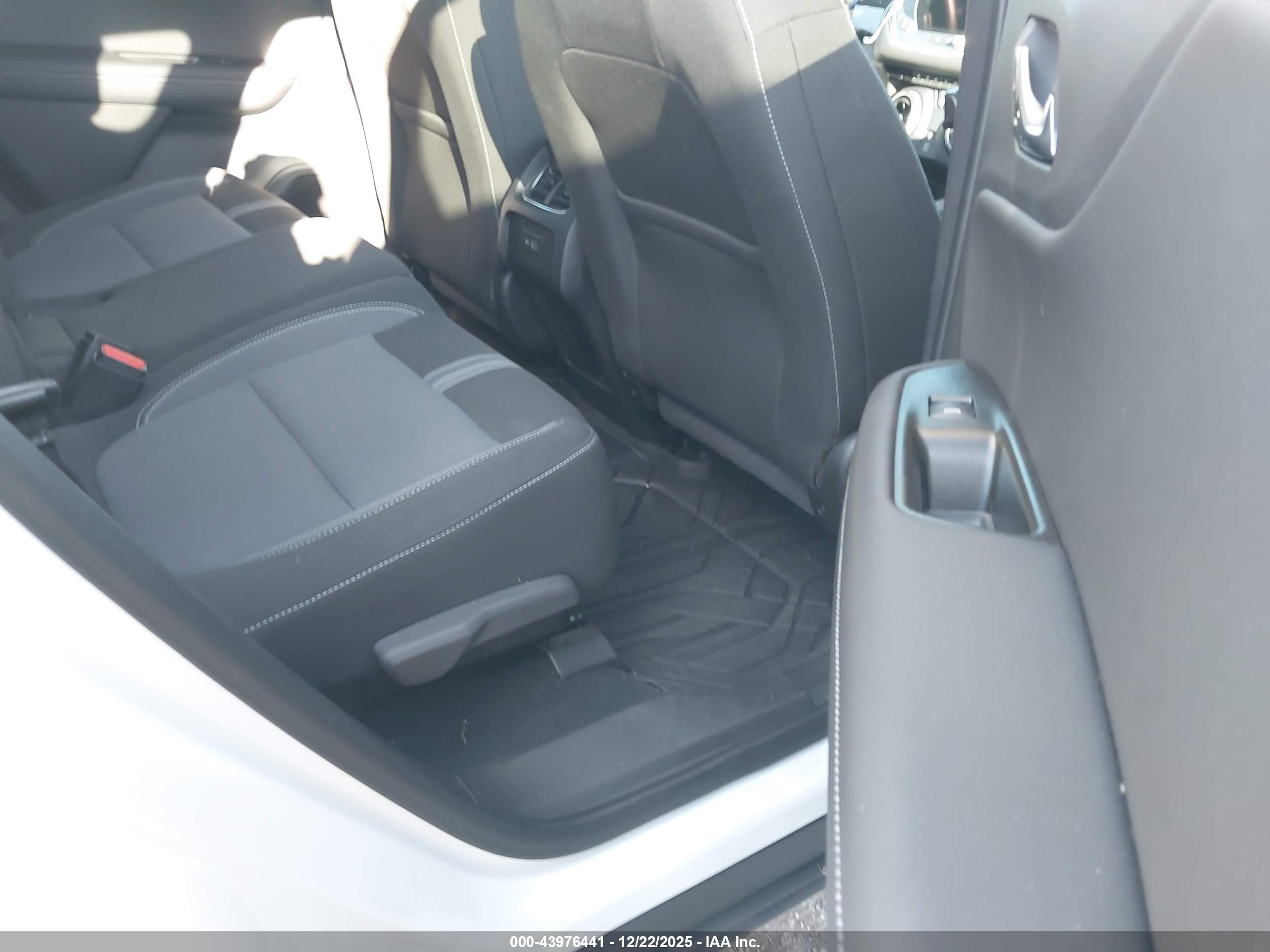 CHEVROLET BLAZER image 8