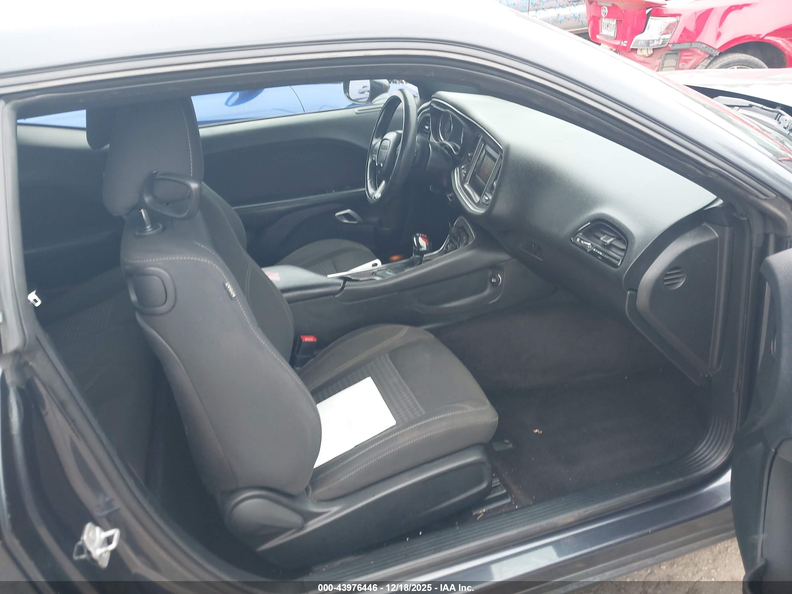 DODGE CHALLENGER image 5