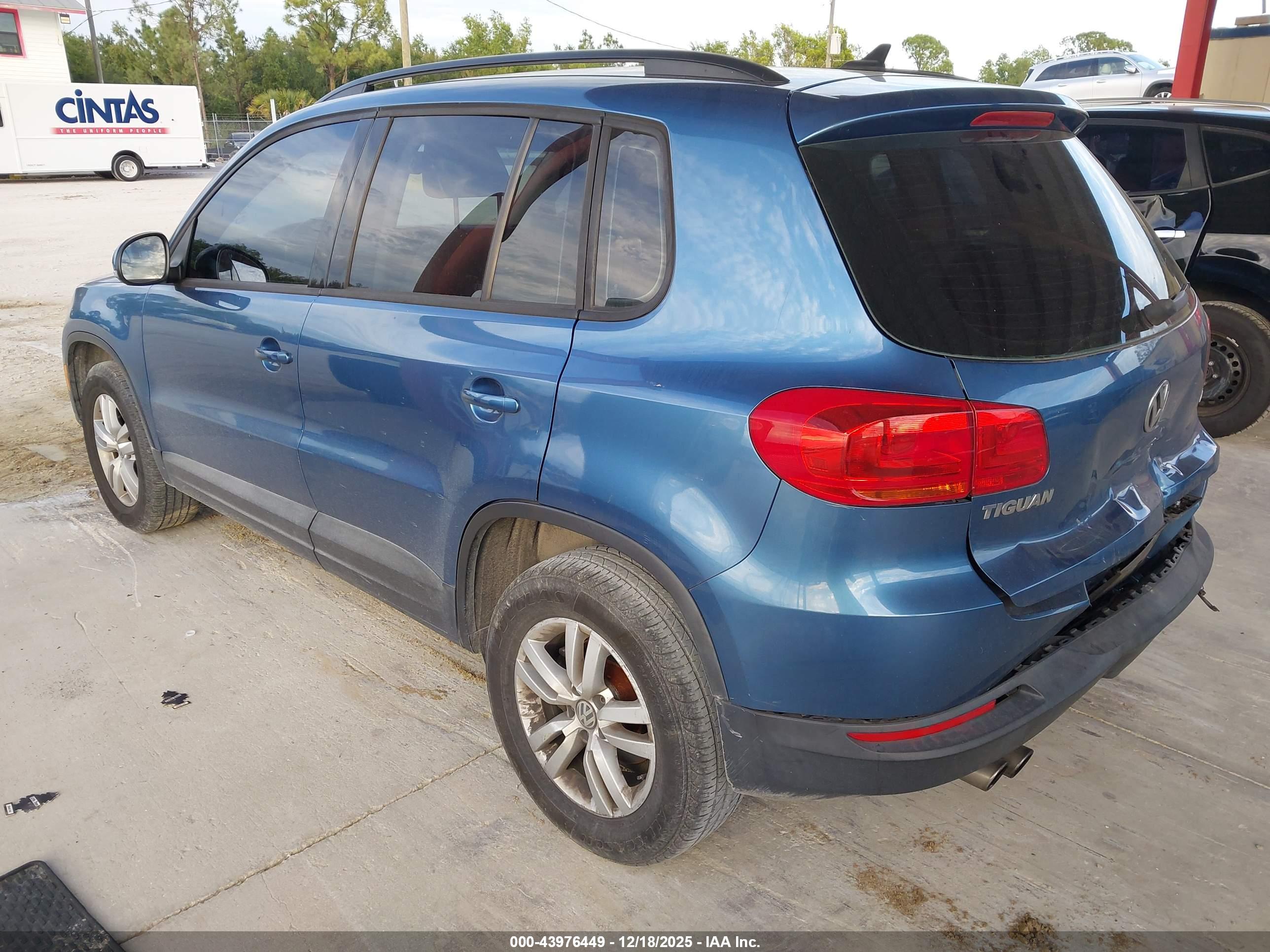 VOLKSWAGEN TIGUAN image 3