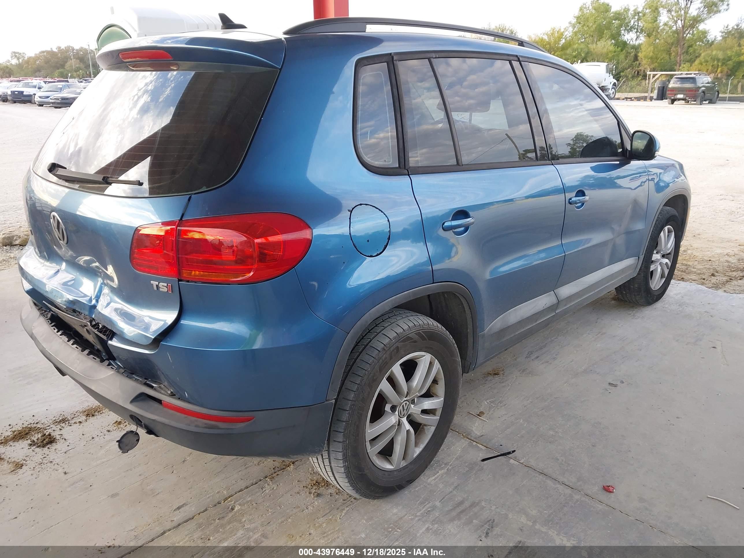 VOLKSWAGEN TIGUAN image 4
