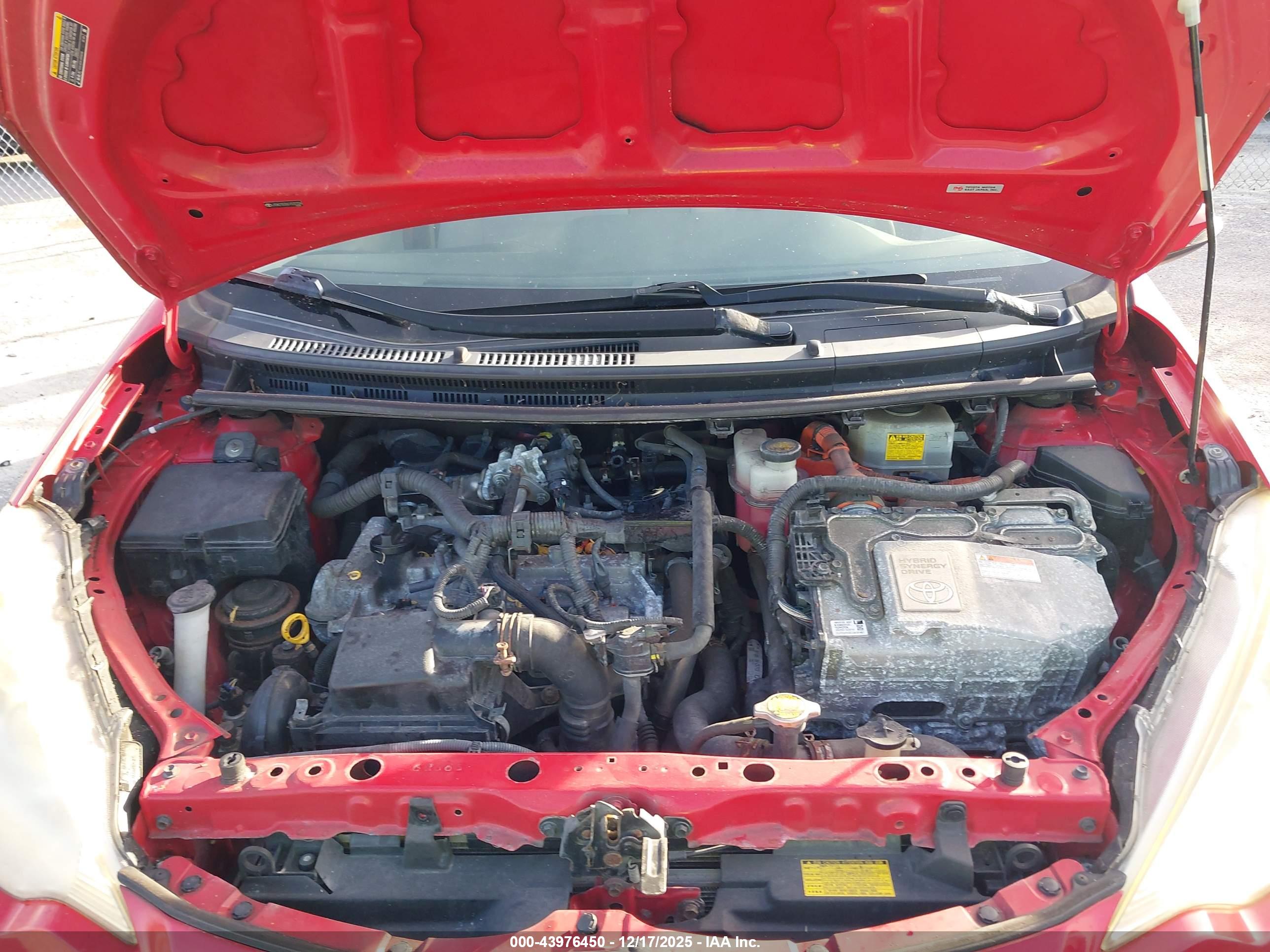 TOYOTA PRIUS image 10