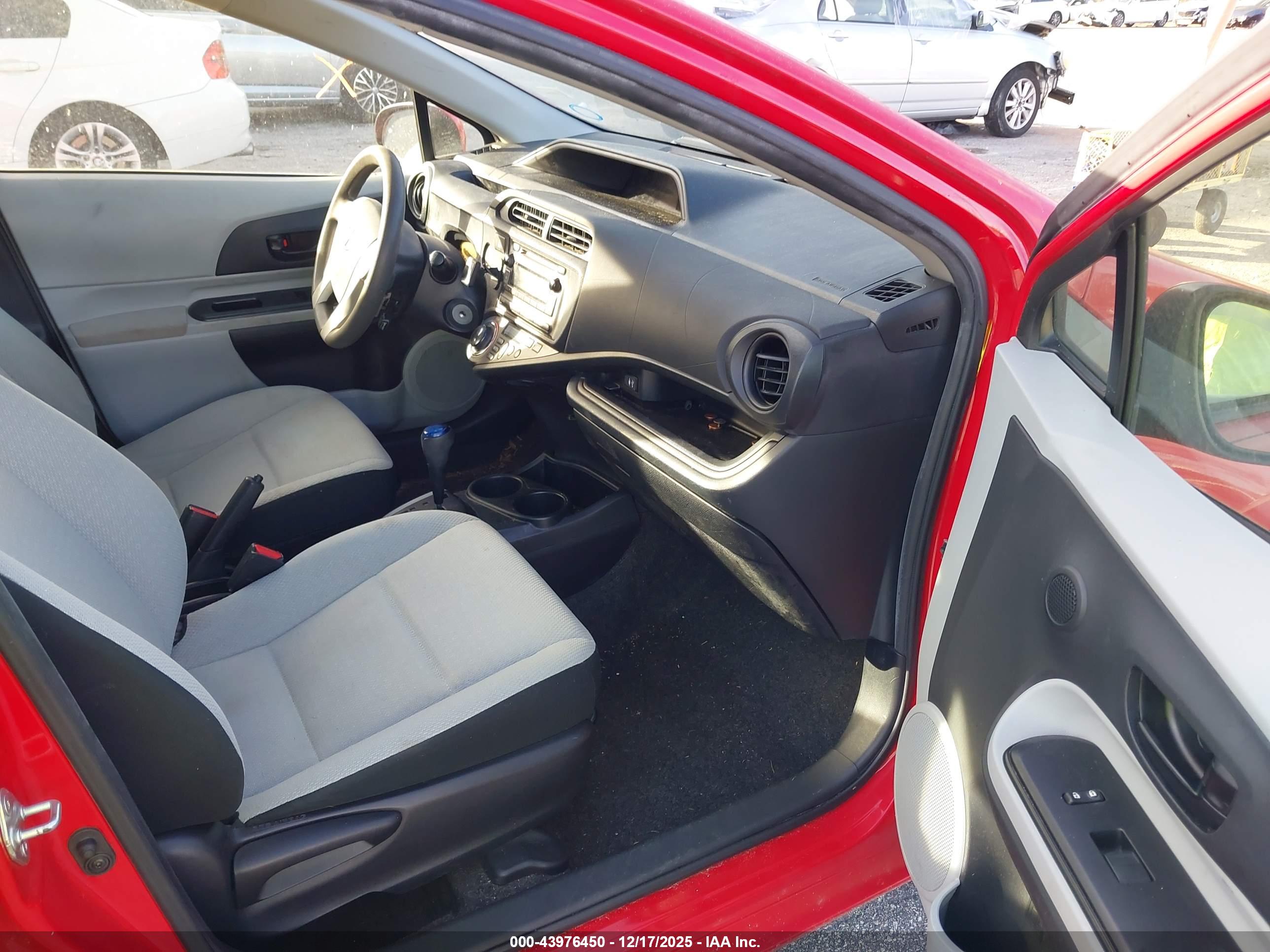 TOYOTA PRIUS image 5