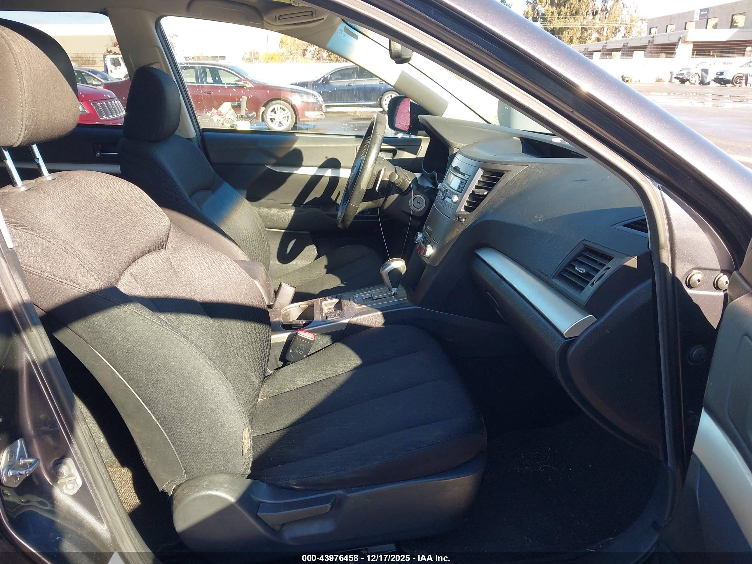 SUBARU OUTBACK image 5