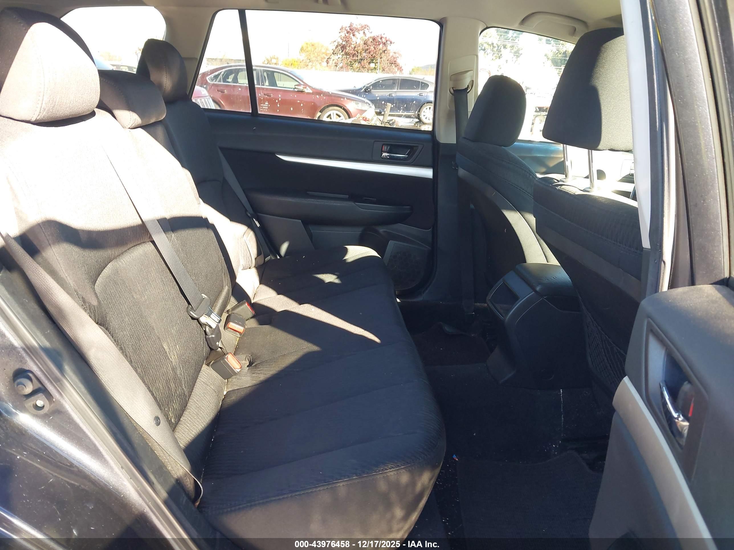 SUBARU OUTBACK image 8
