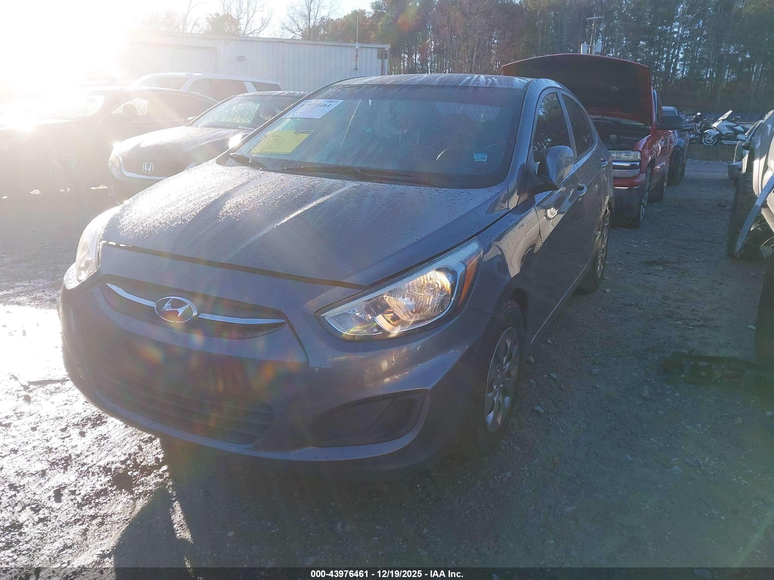 HYUNDAI ACCENT image 2