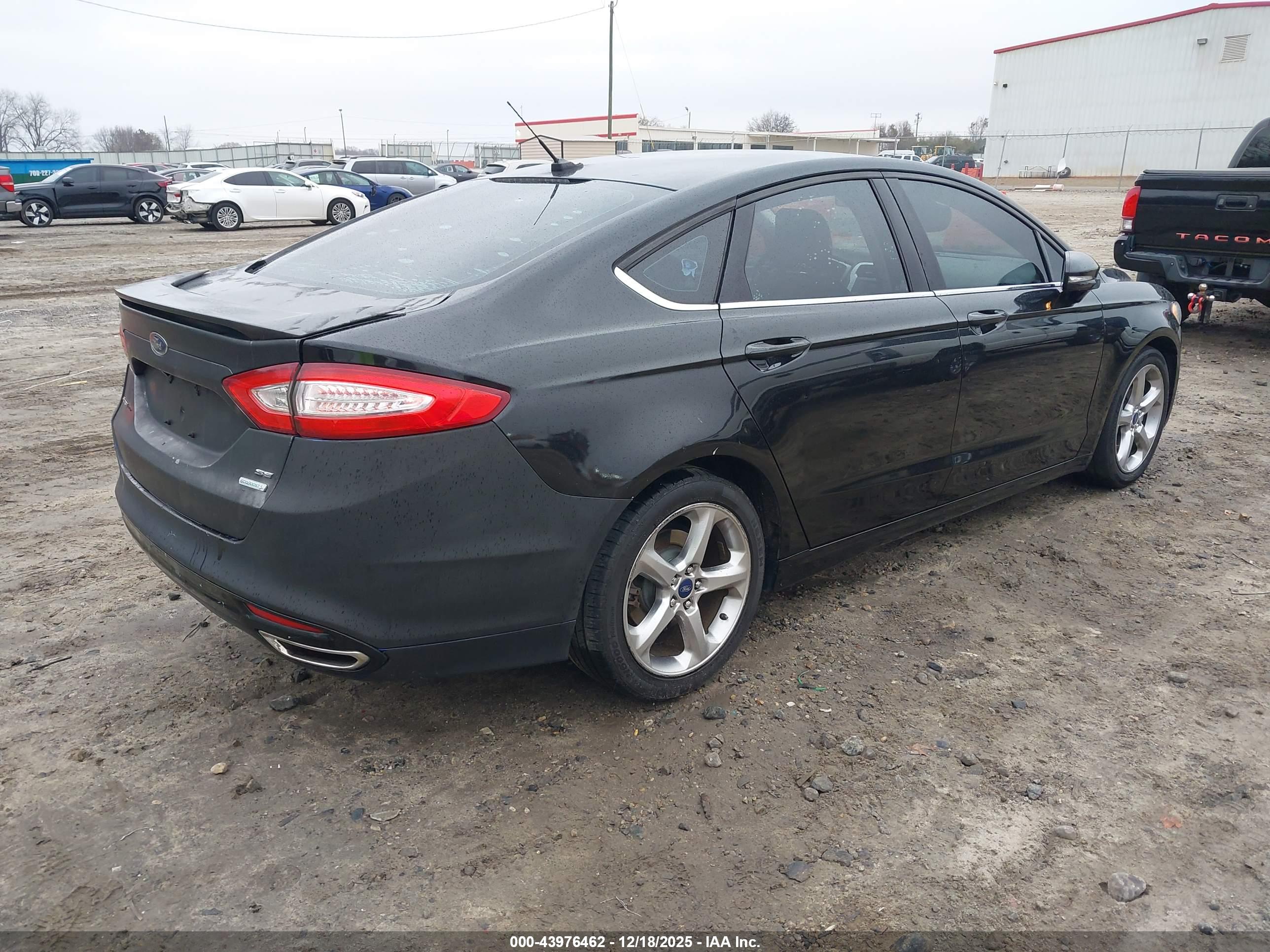 FORD FUSION image 4