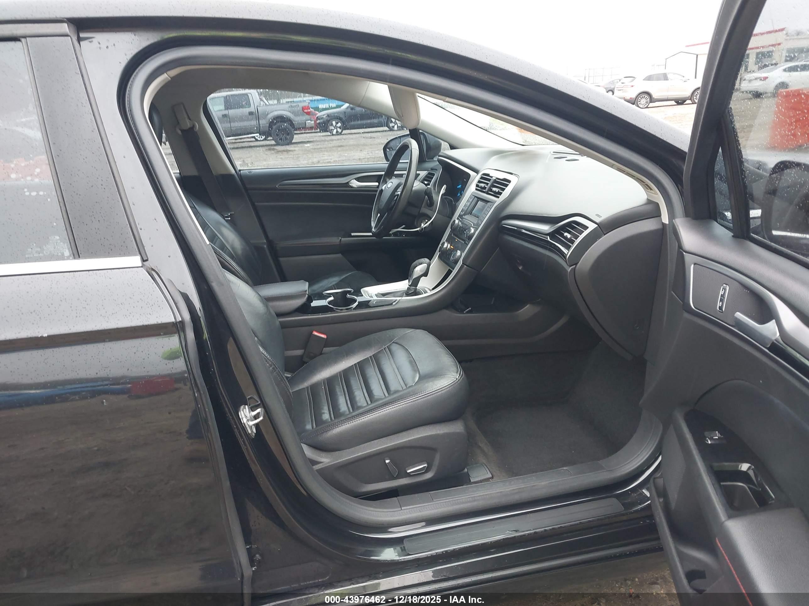 FORD FUSION image 5
