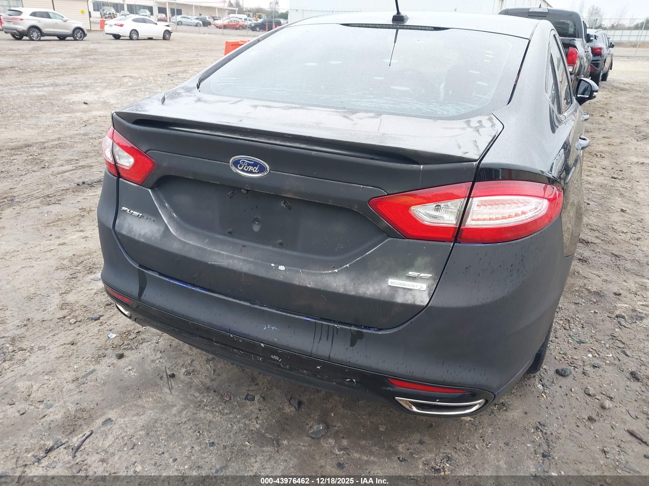 FORD FUSION image 6