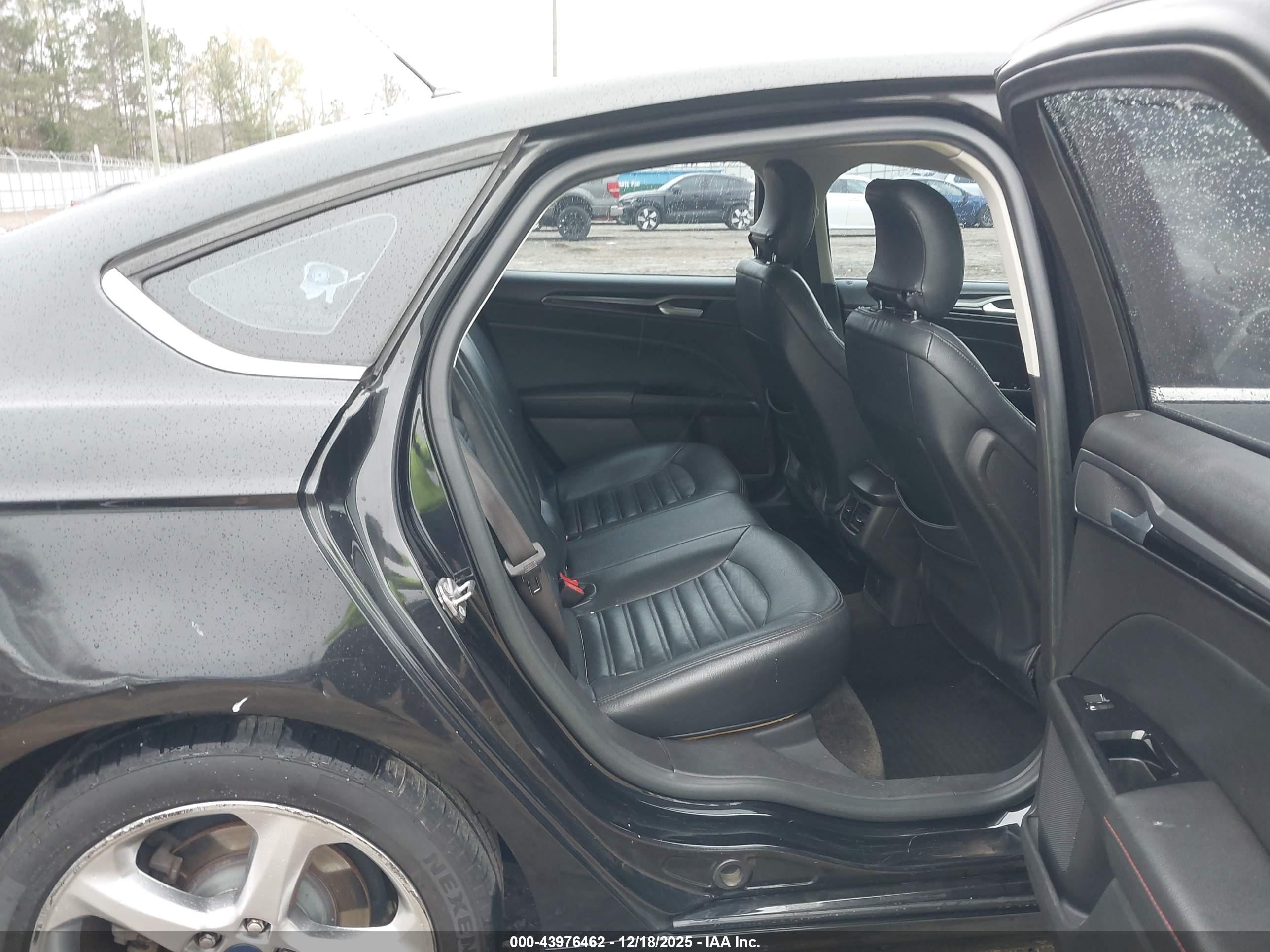 FORD FUSION image 8