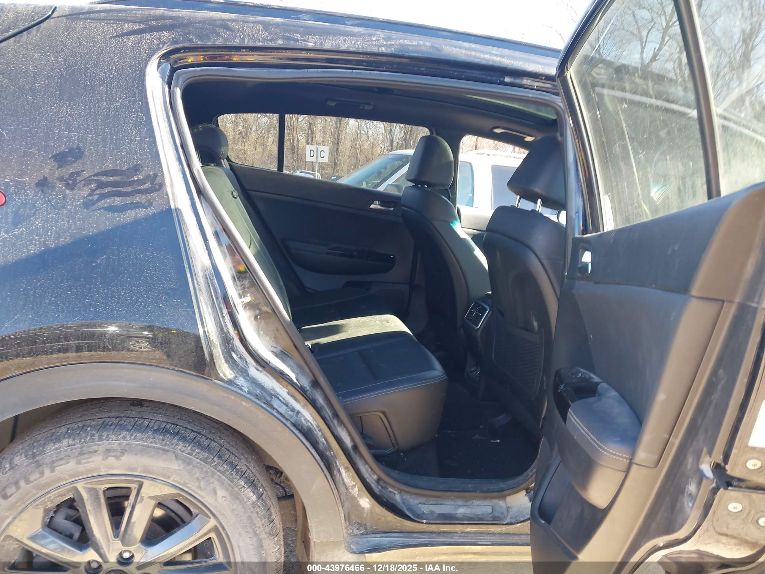 KIA SPORTAGE image 8