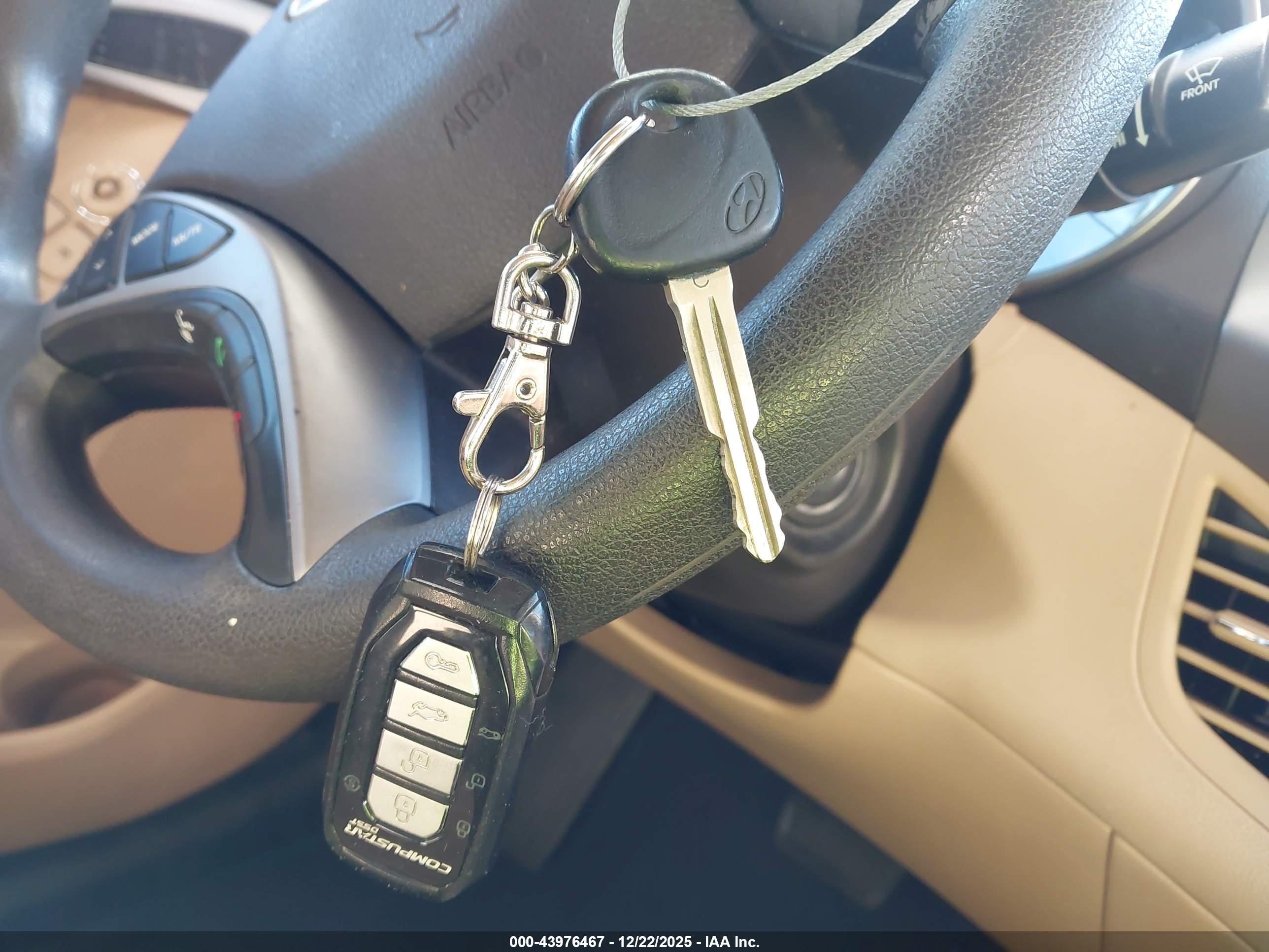 HYUNDAI ELANTRA image 11