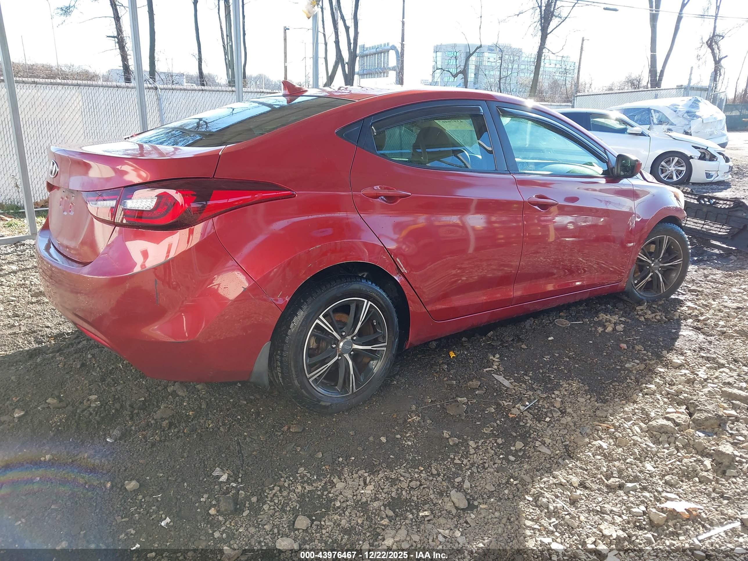 HYUNDAI ELANTRA image 4