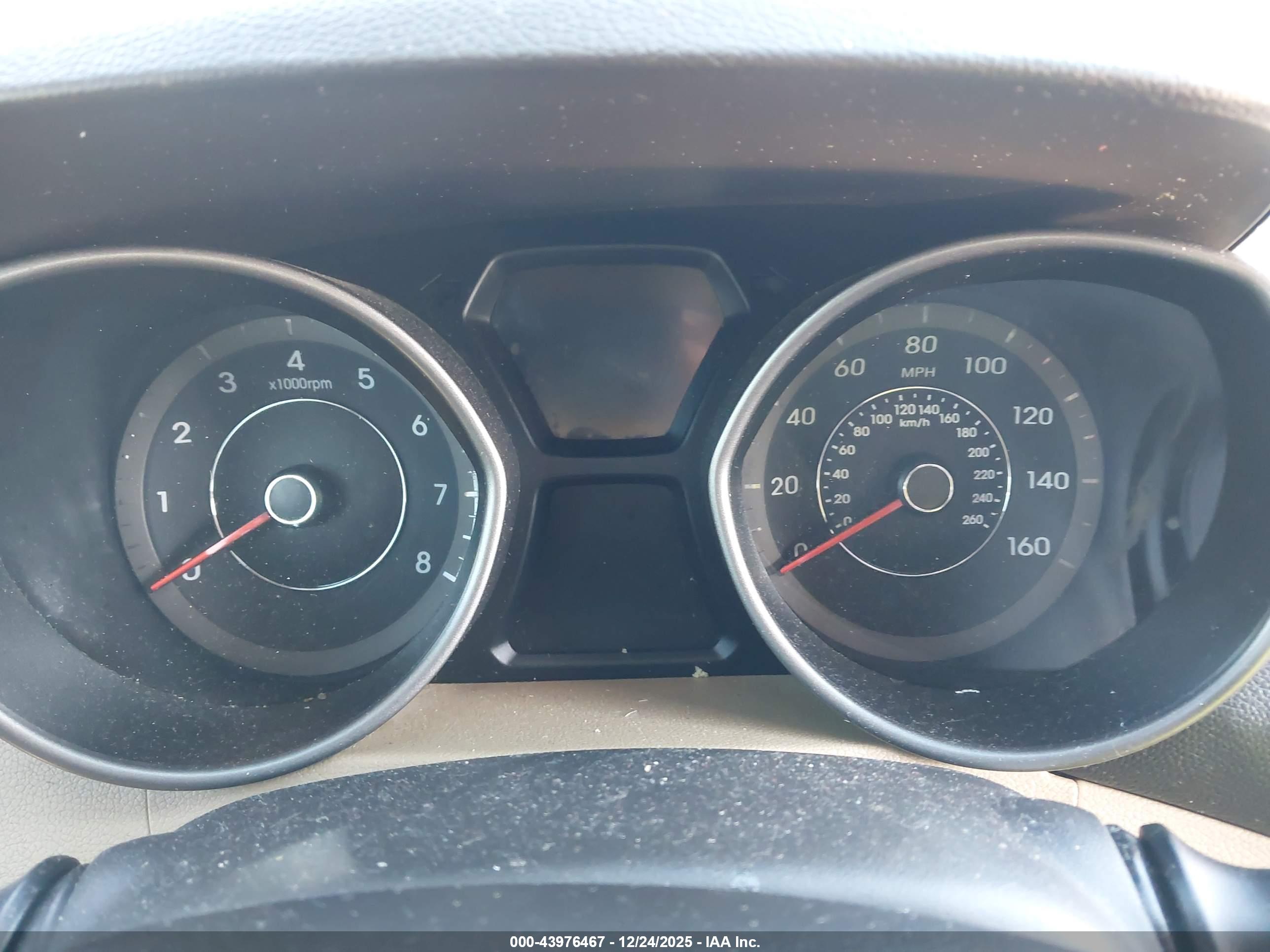 HYUNDAI ELANTRA image 7