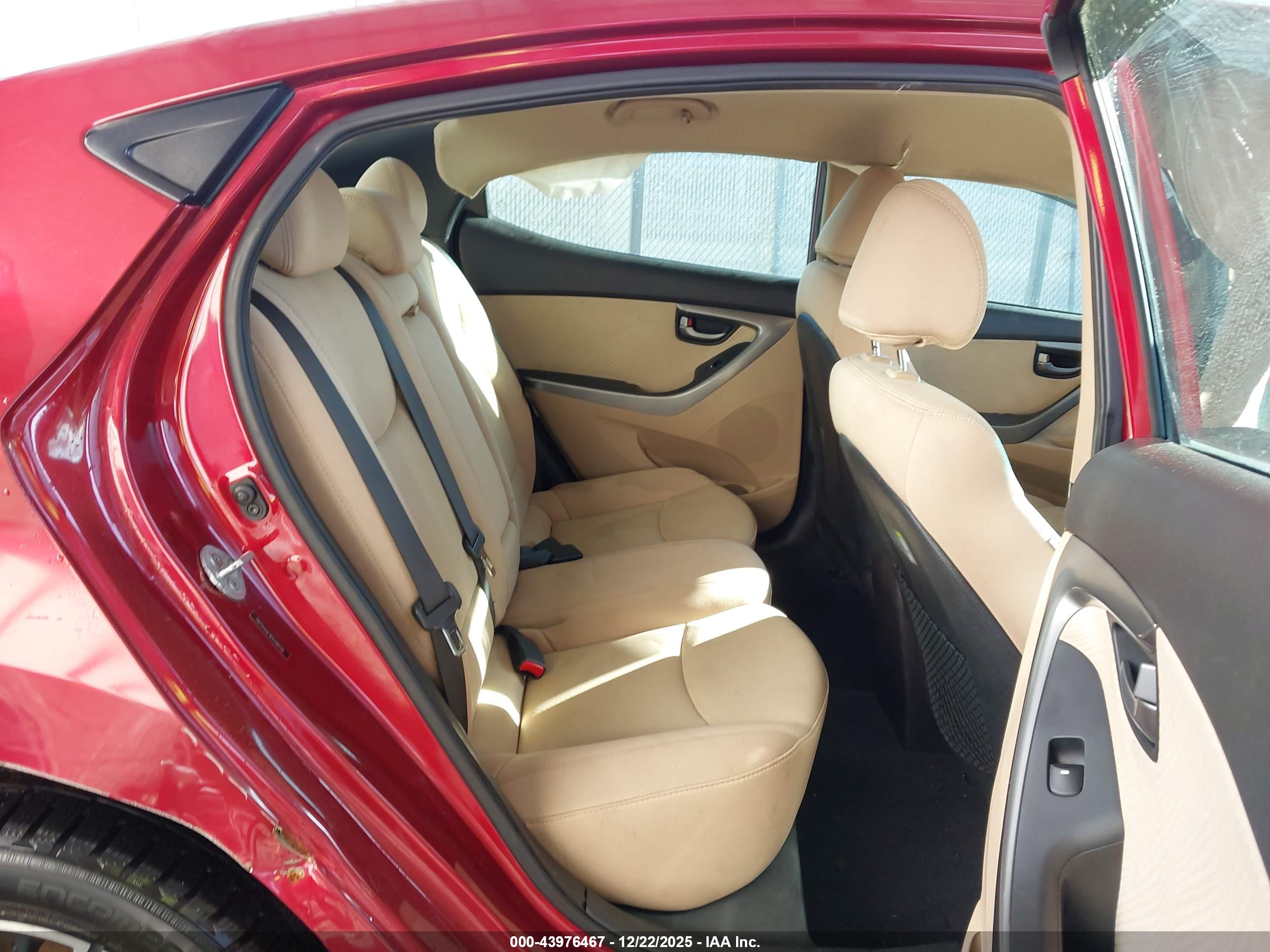 HYUNDAI ELANTRA image 8