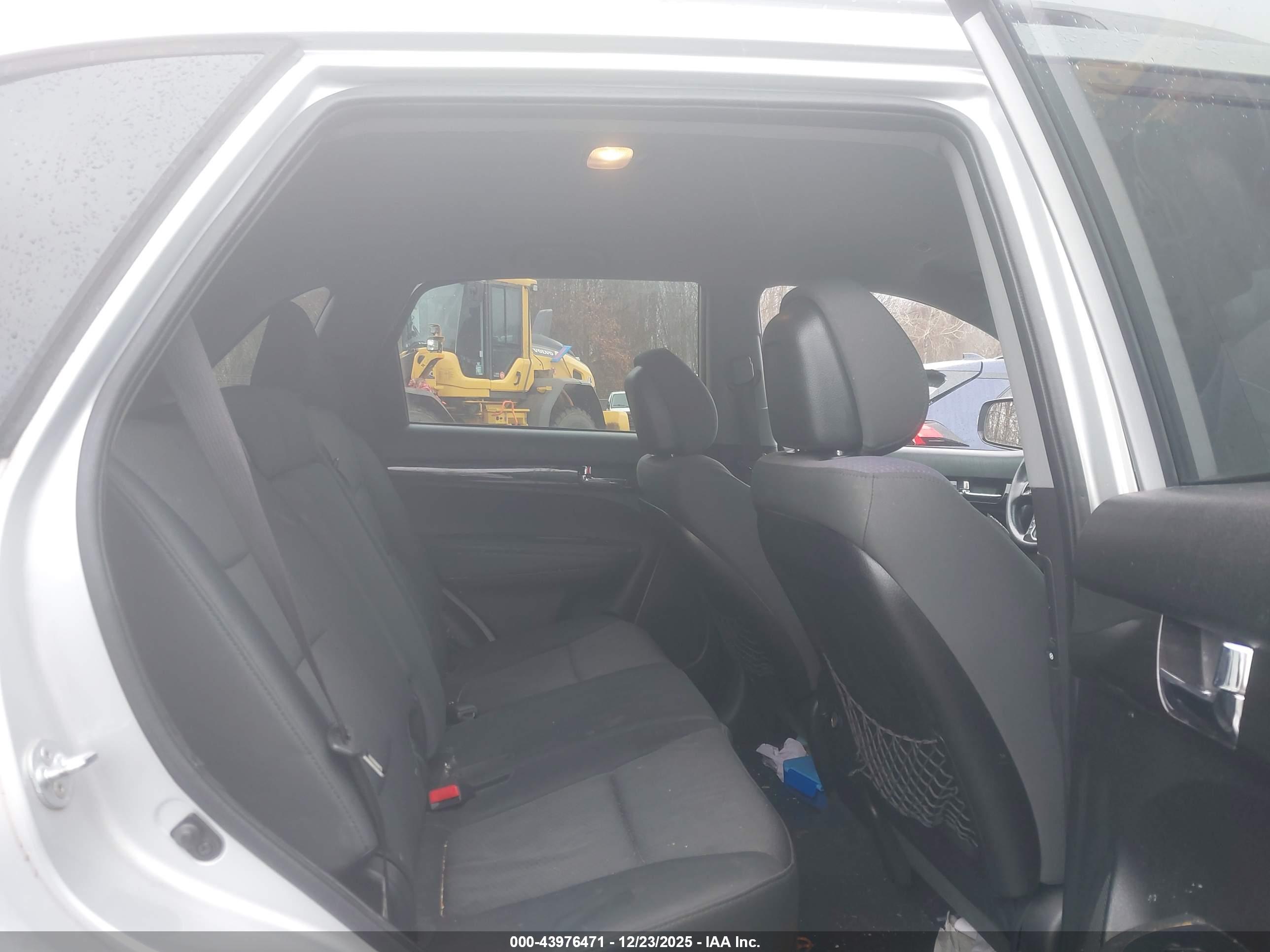 KIA SORENTO image 8