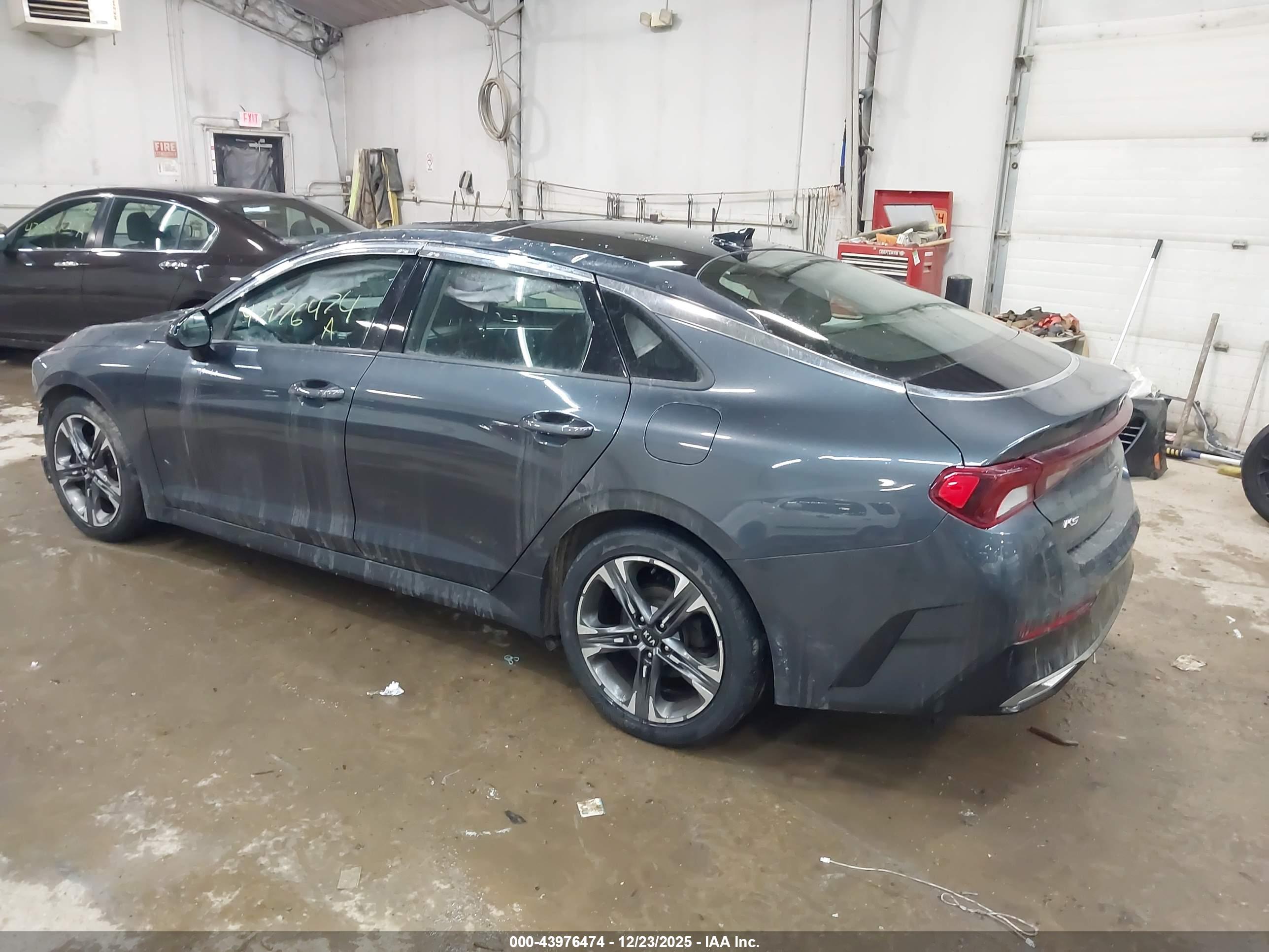 KIA K5 image 3