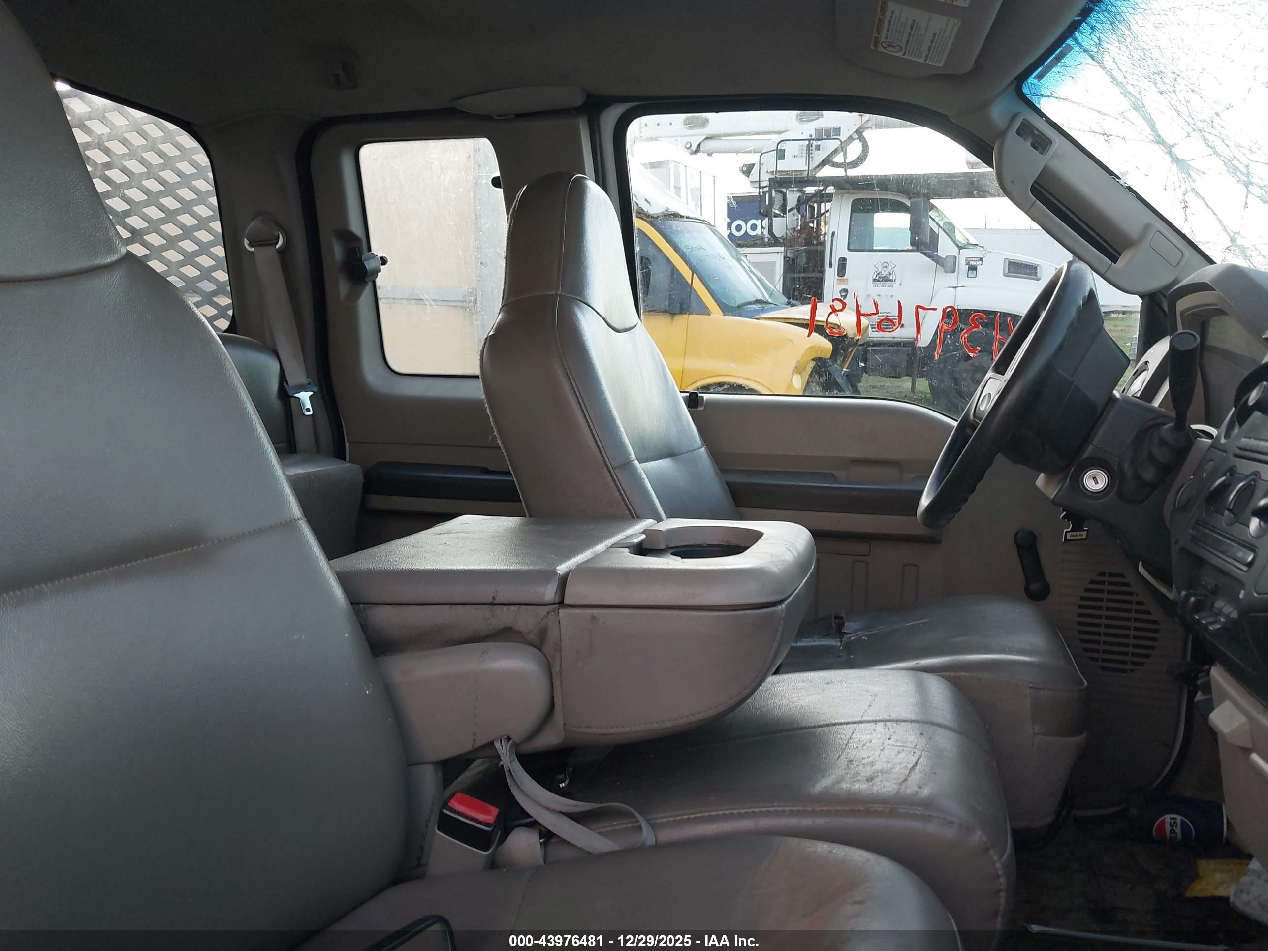 FORD F-550 image 5