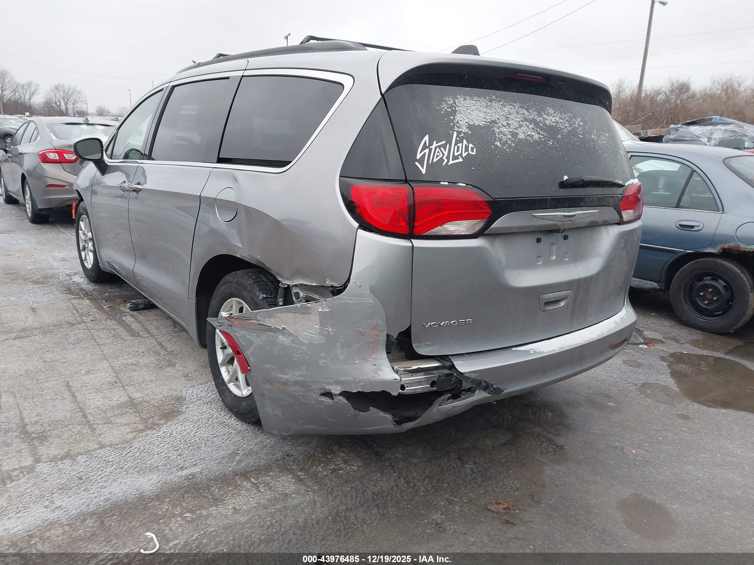 CHRYSLER VOYAGER image 3