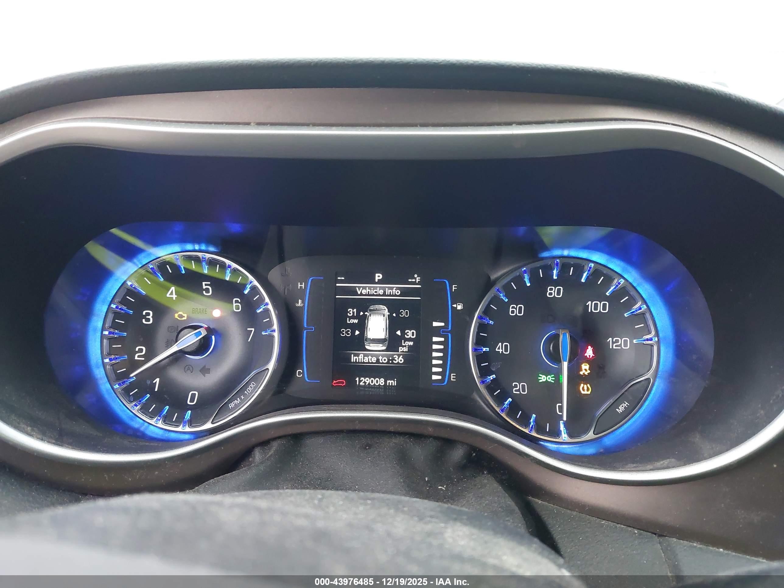 CHRYSLER VOYAGER image 7