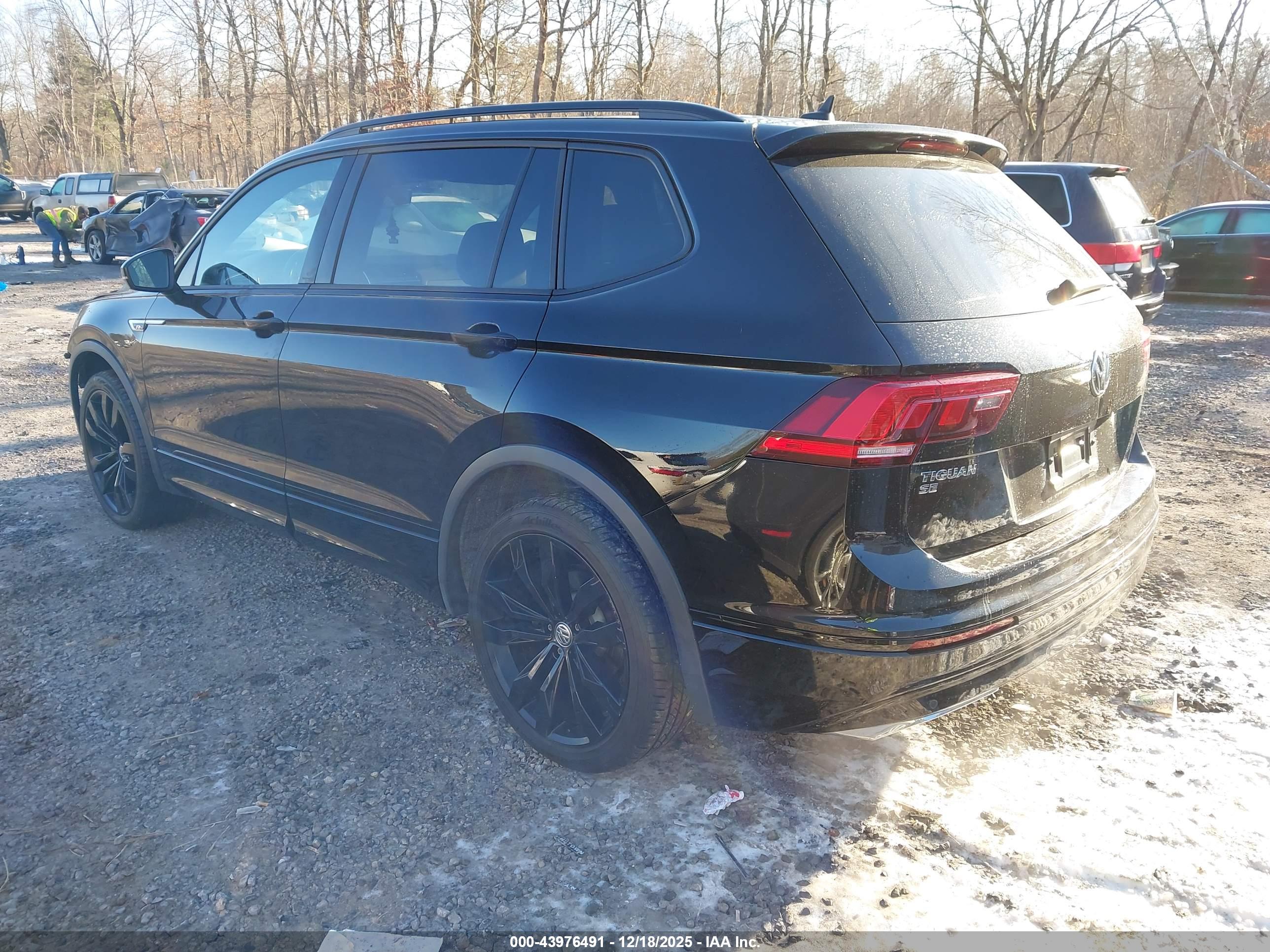VOLKSWAGEN TIGUAN image 3