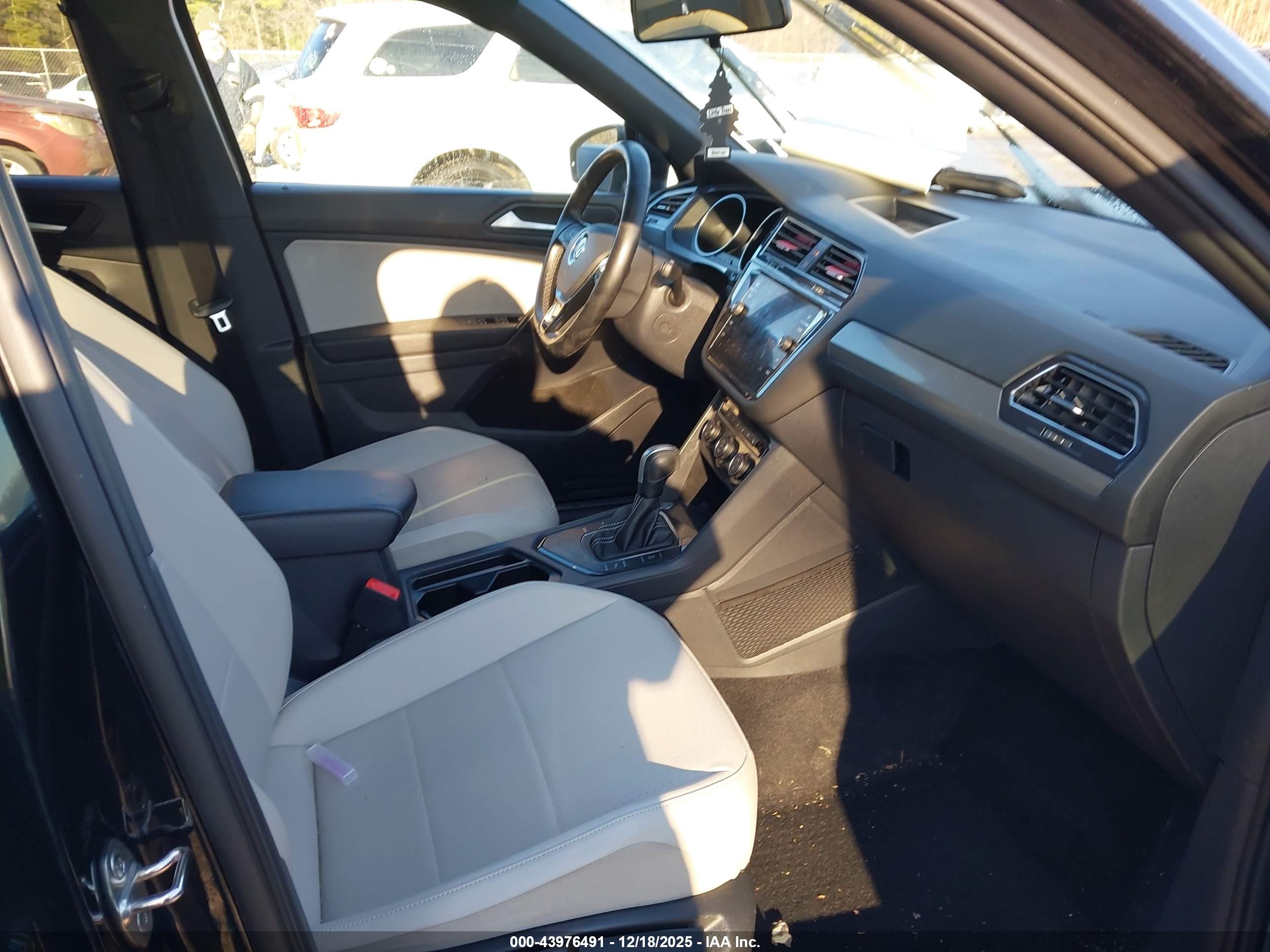 VOLKSWAGEN TIGUAN image 5