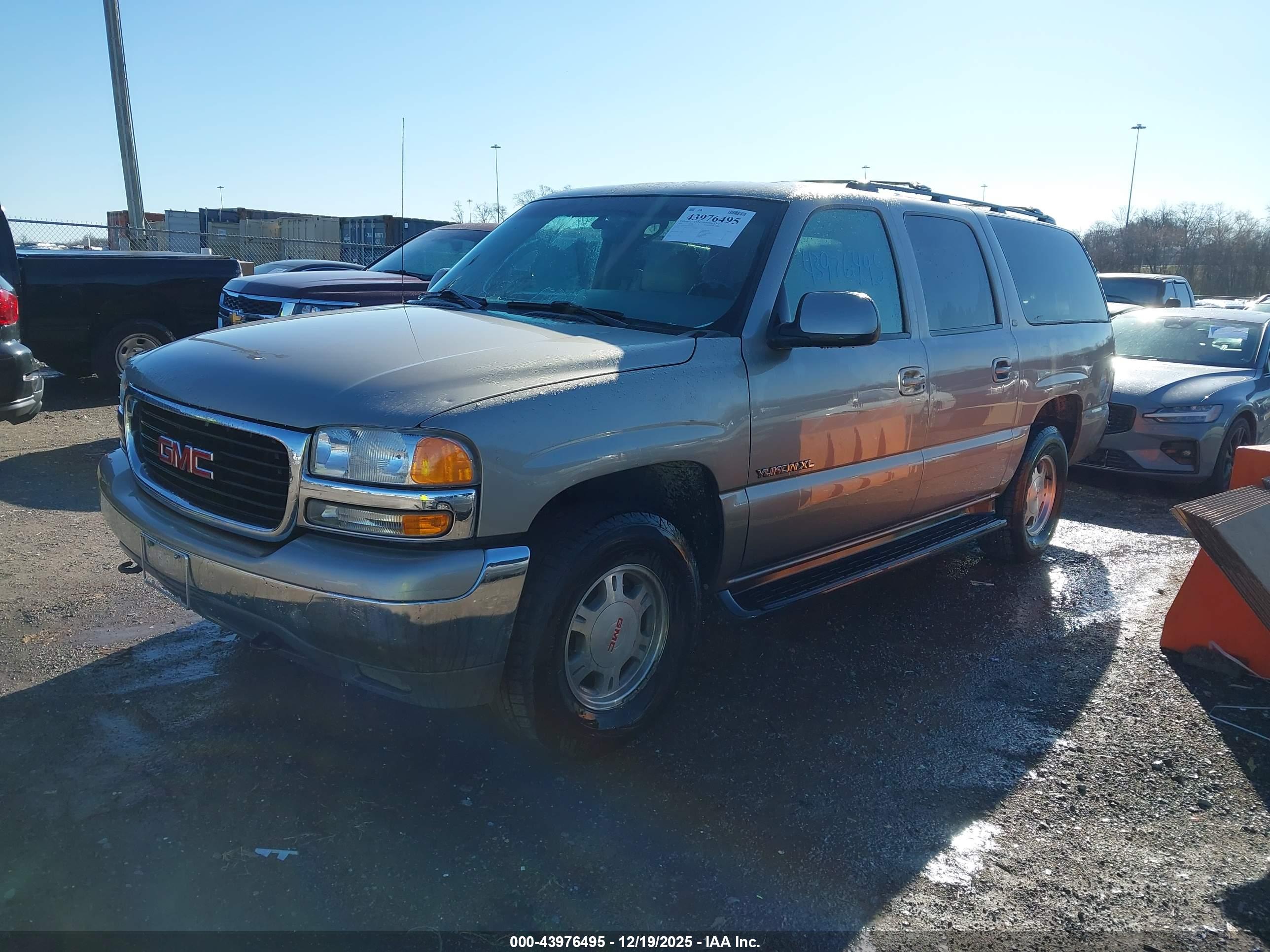 GMC YUKON image 2