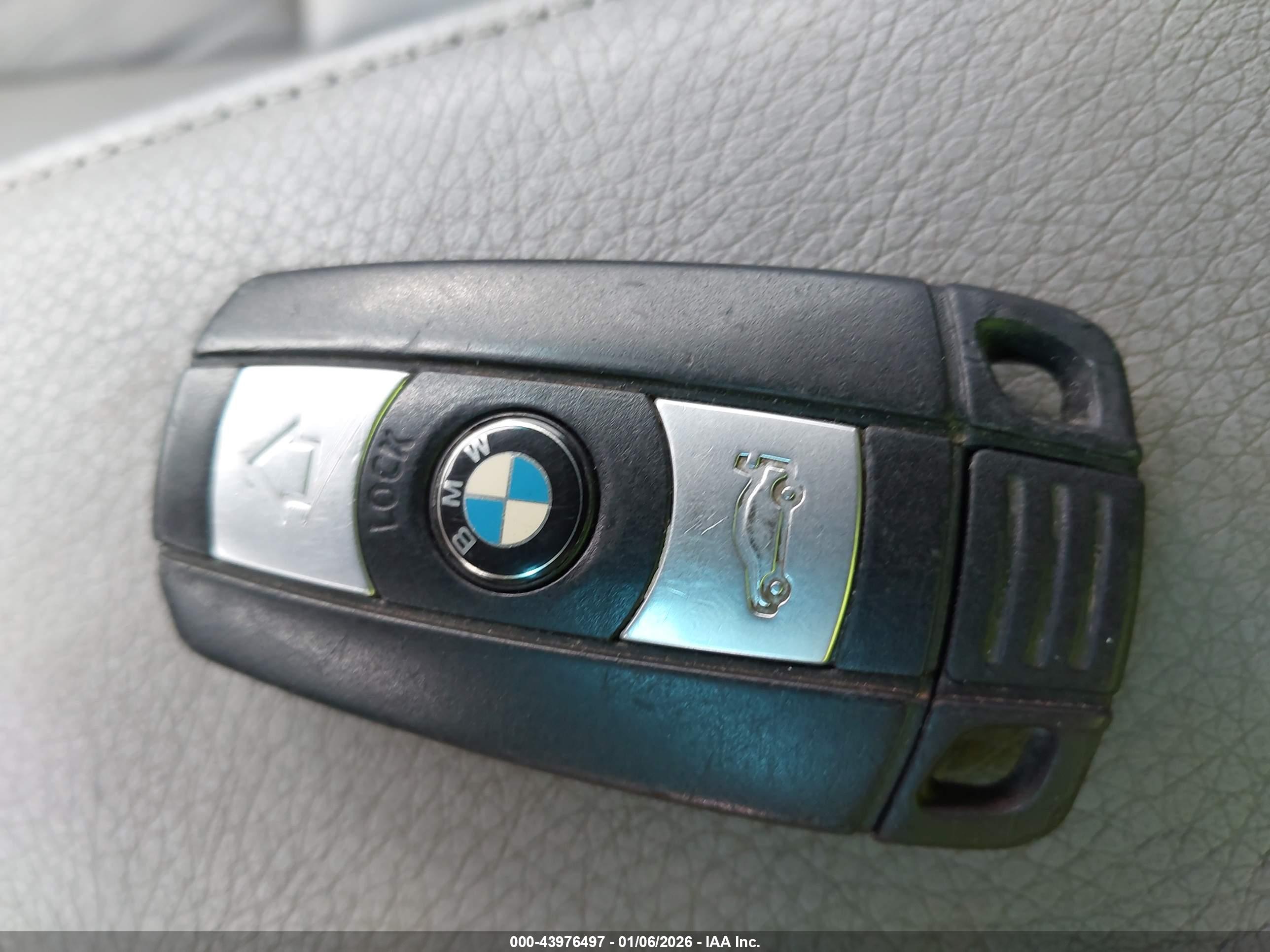 BMW 325I image 11