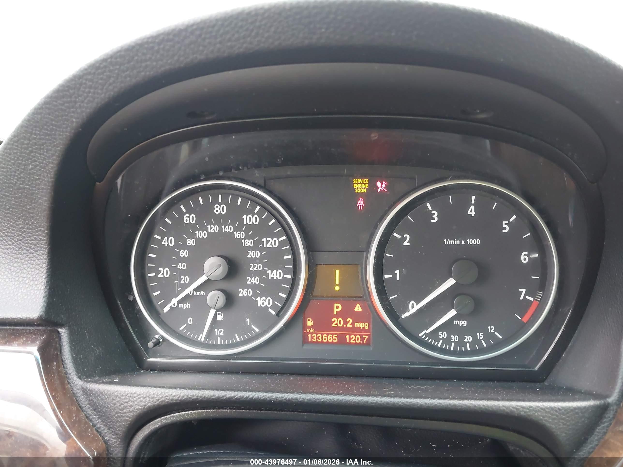 BMW 325I image 7