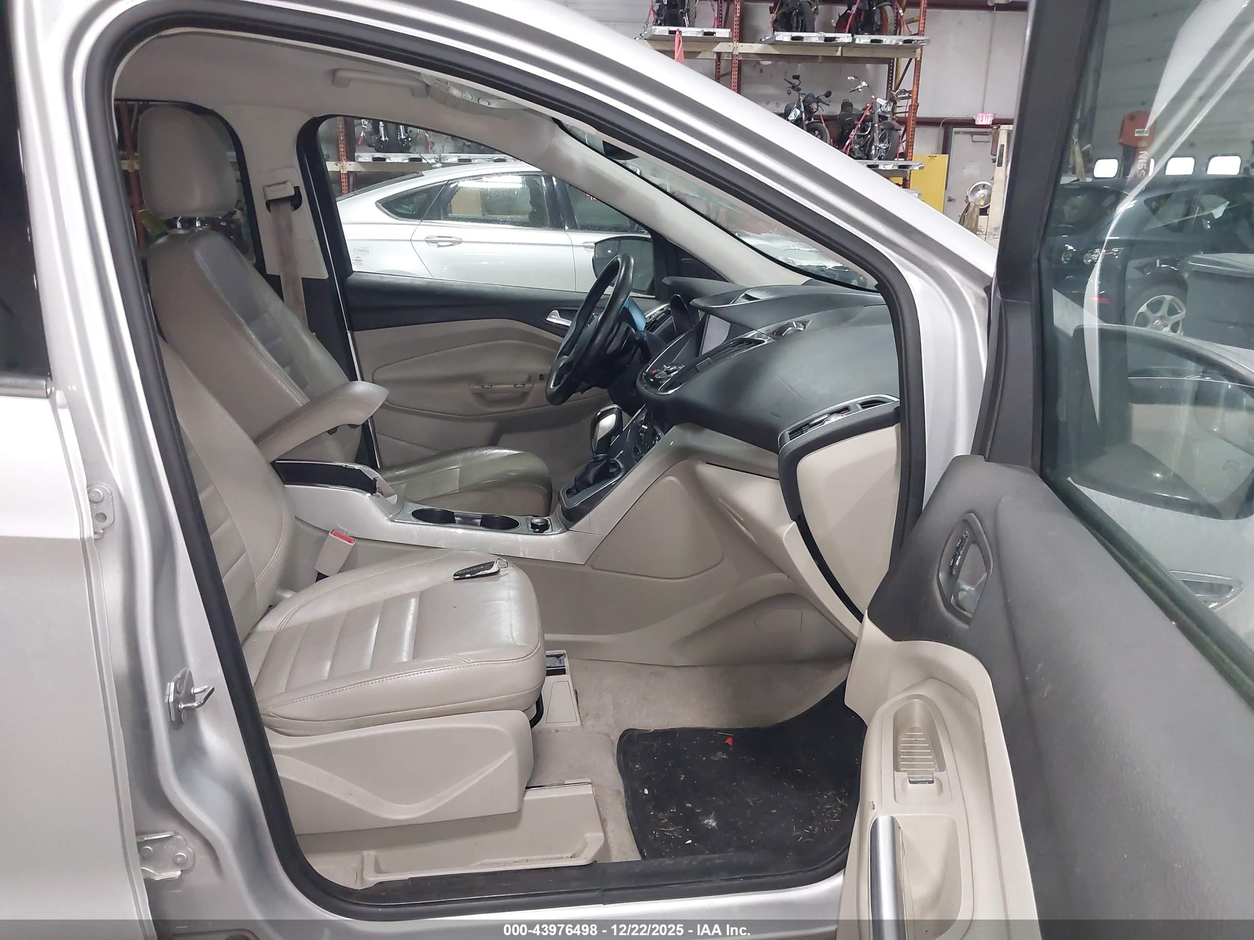 FORD ESCAPE image 5
