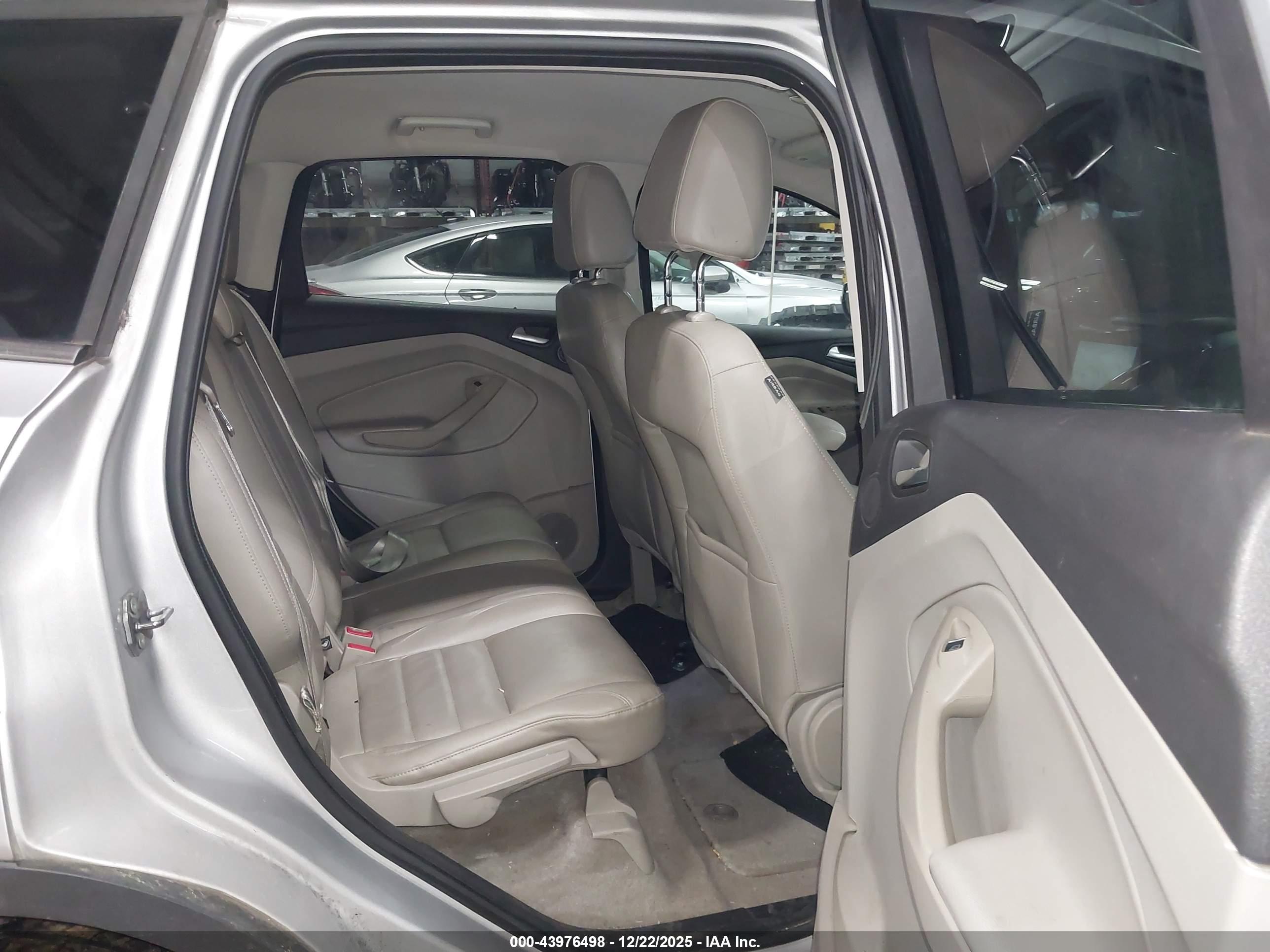 FORD ESCAPE image 8