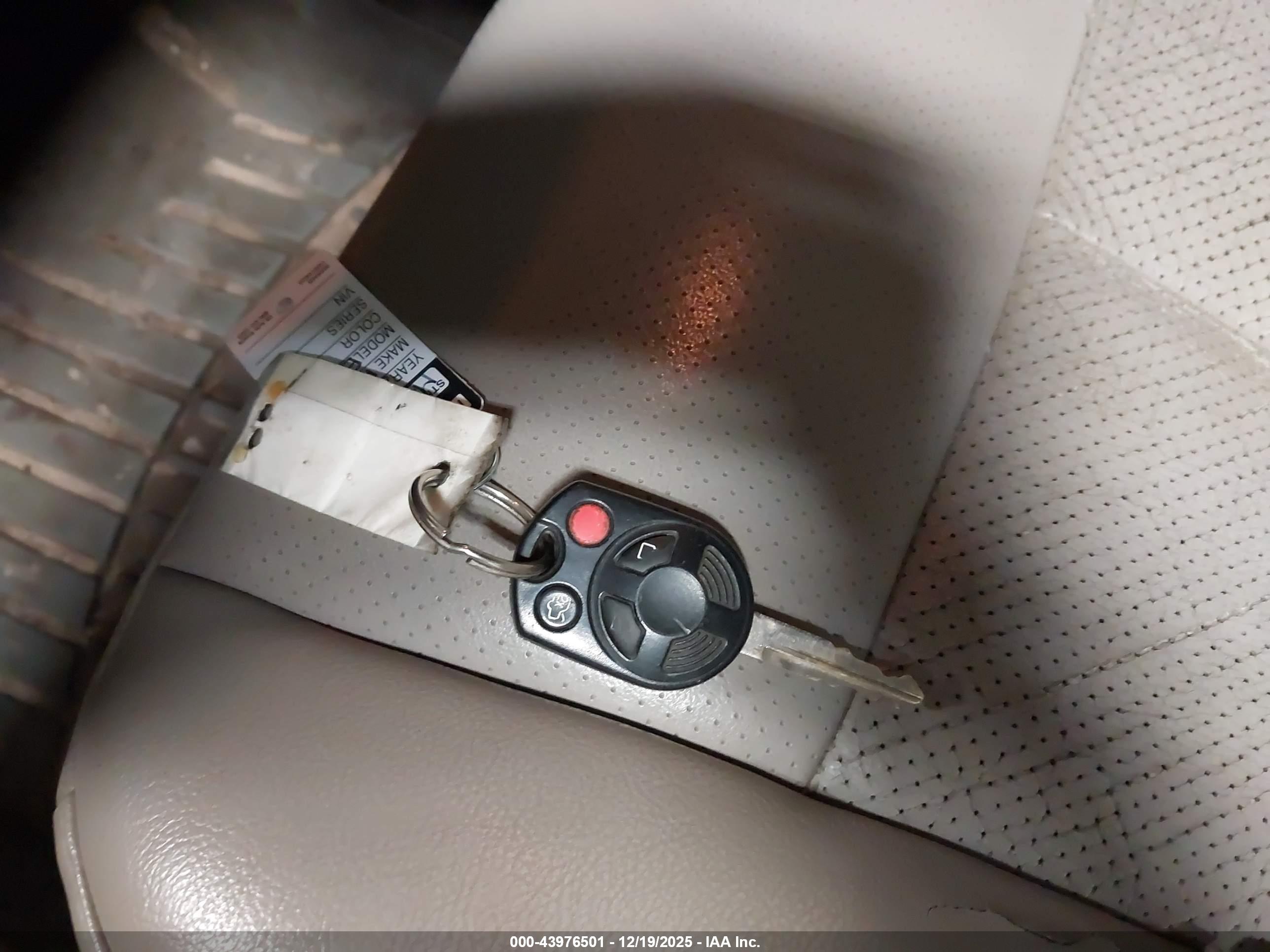 FORD EXPEDITION image 11