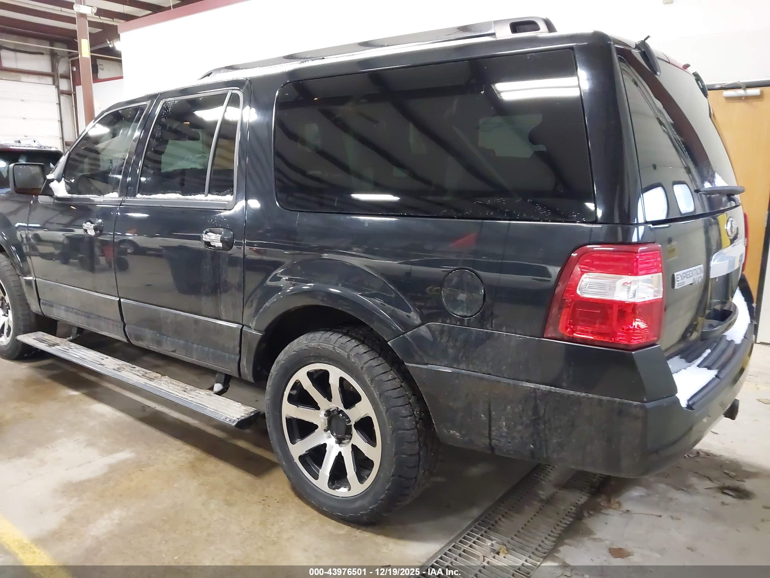 FORD EXPEDITION image 3